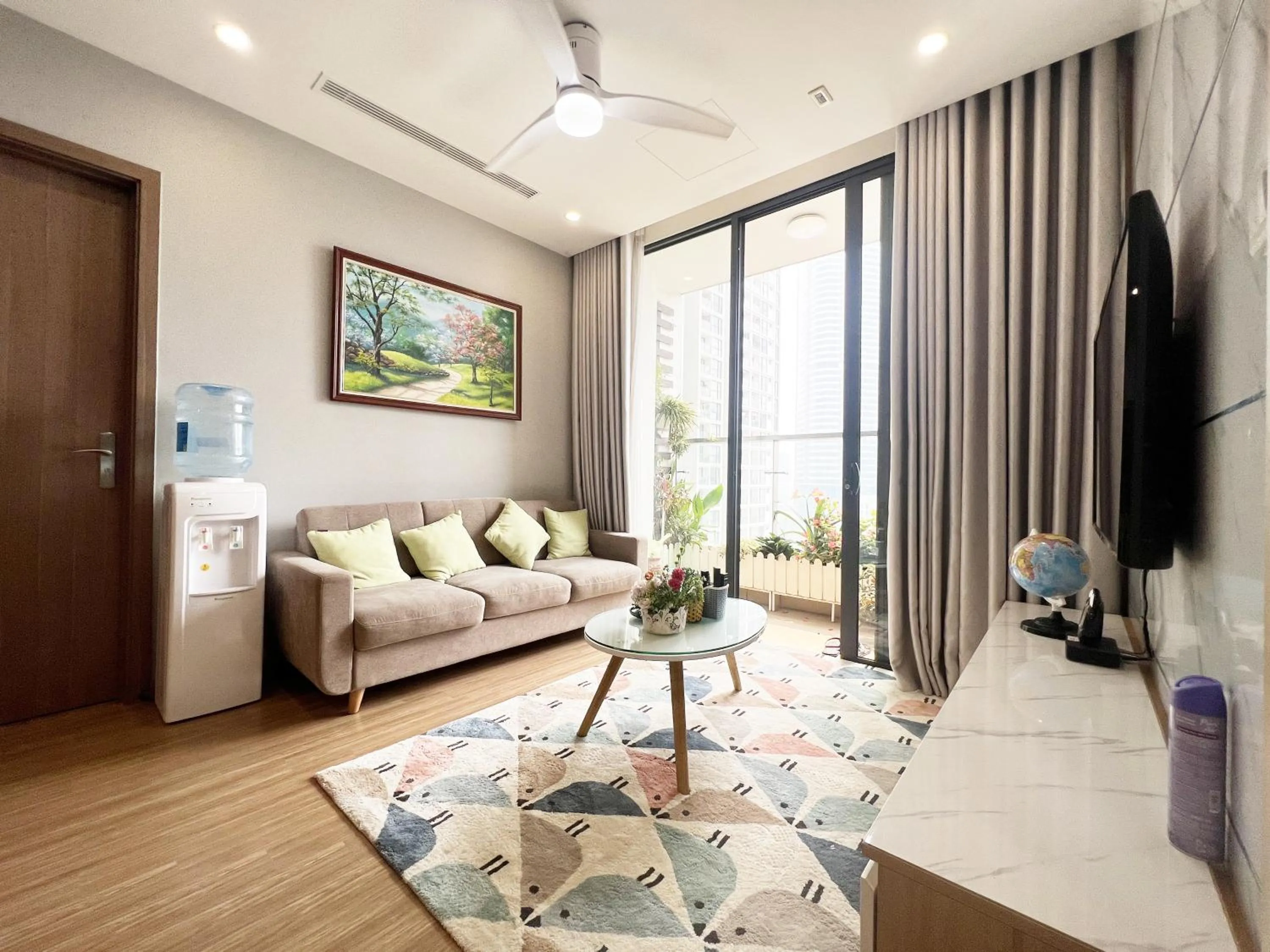 Bed in Luxury Apartment Vinhomes Skylake