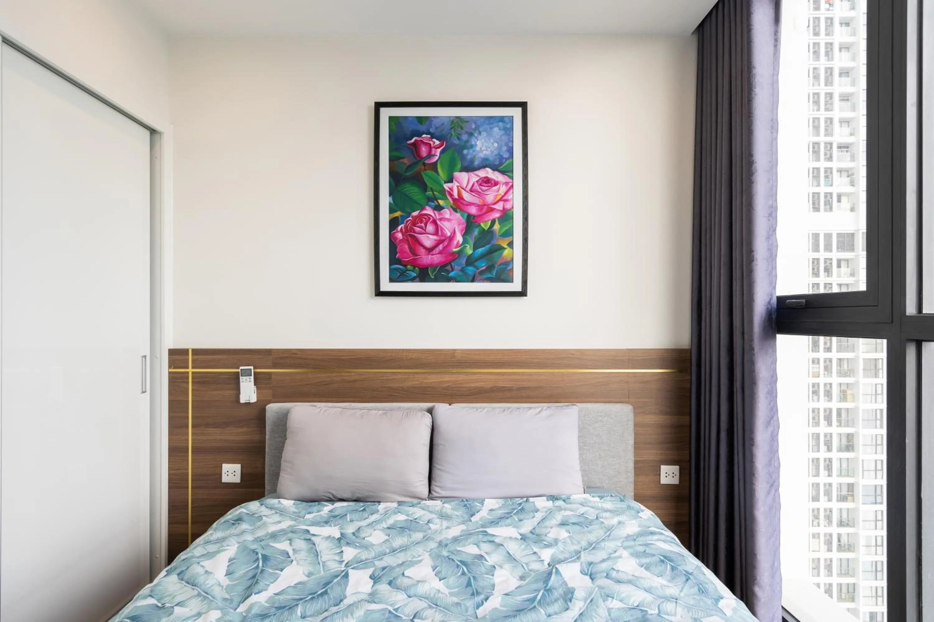 Bed in Luxury Apartment Vinhomes Skylake