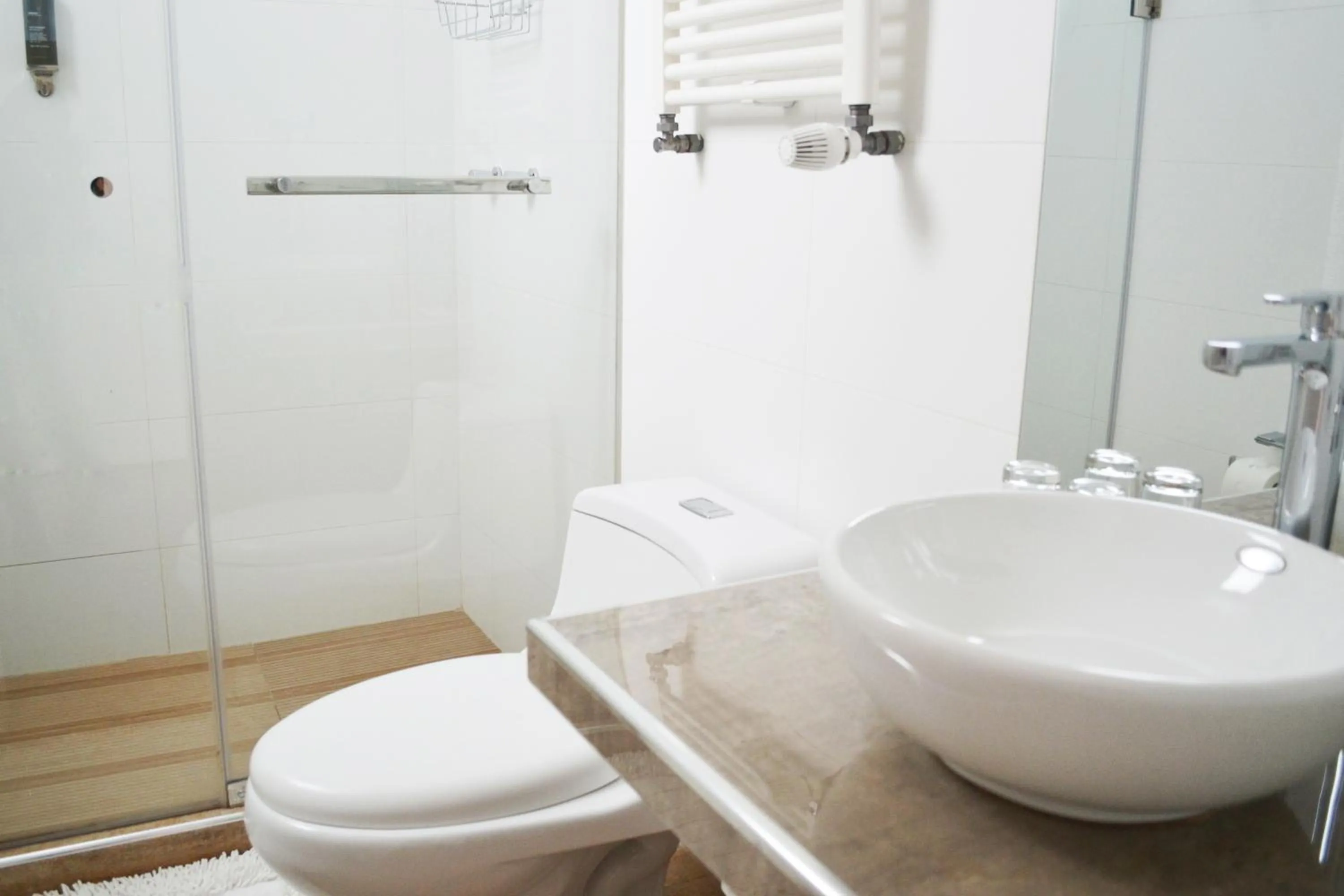 Shower in Katari Apart Hotel at Qorikancha