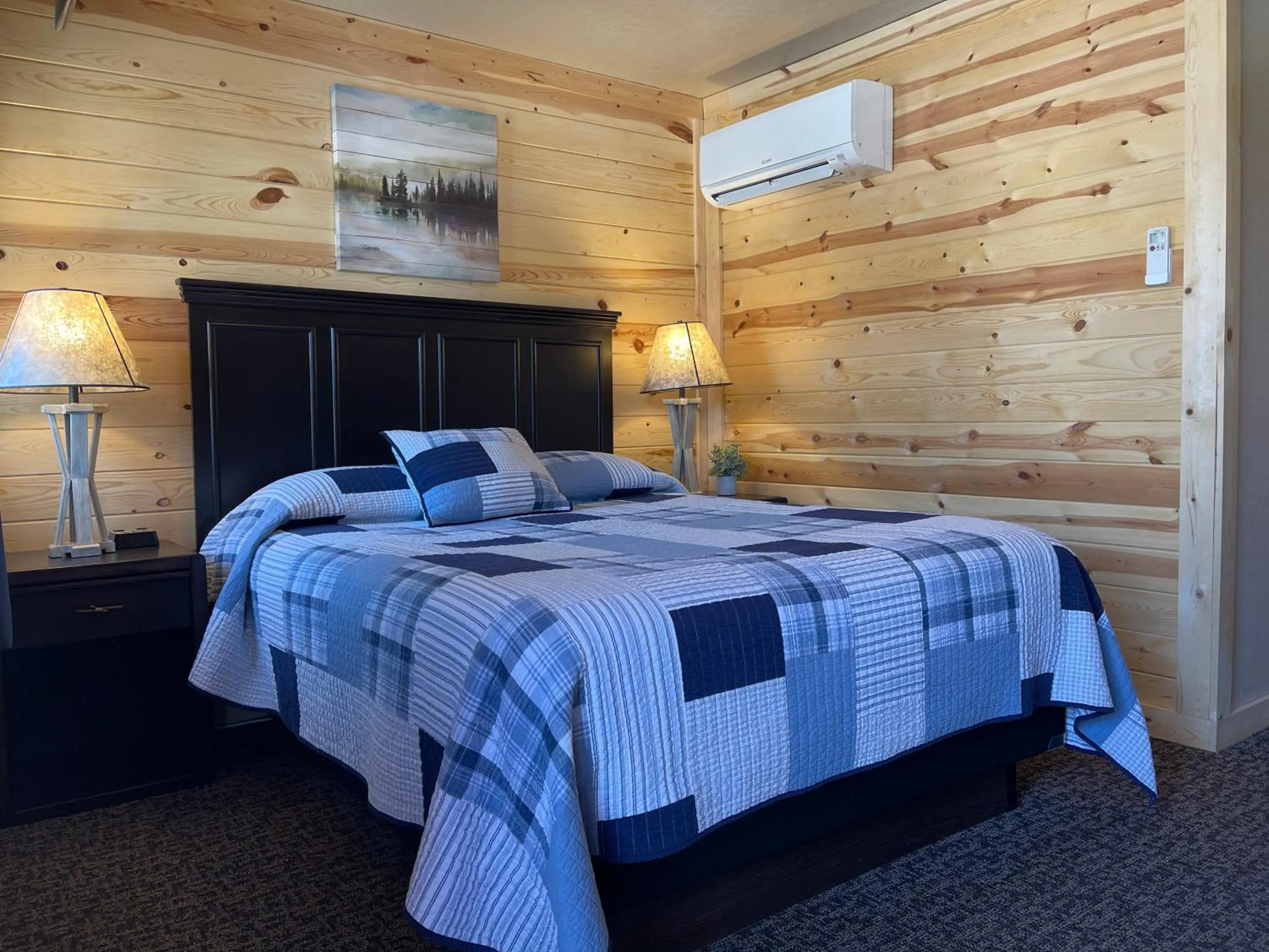 Bedroom, Bed in Mountain View Lodge & Cabins