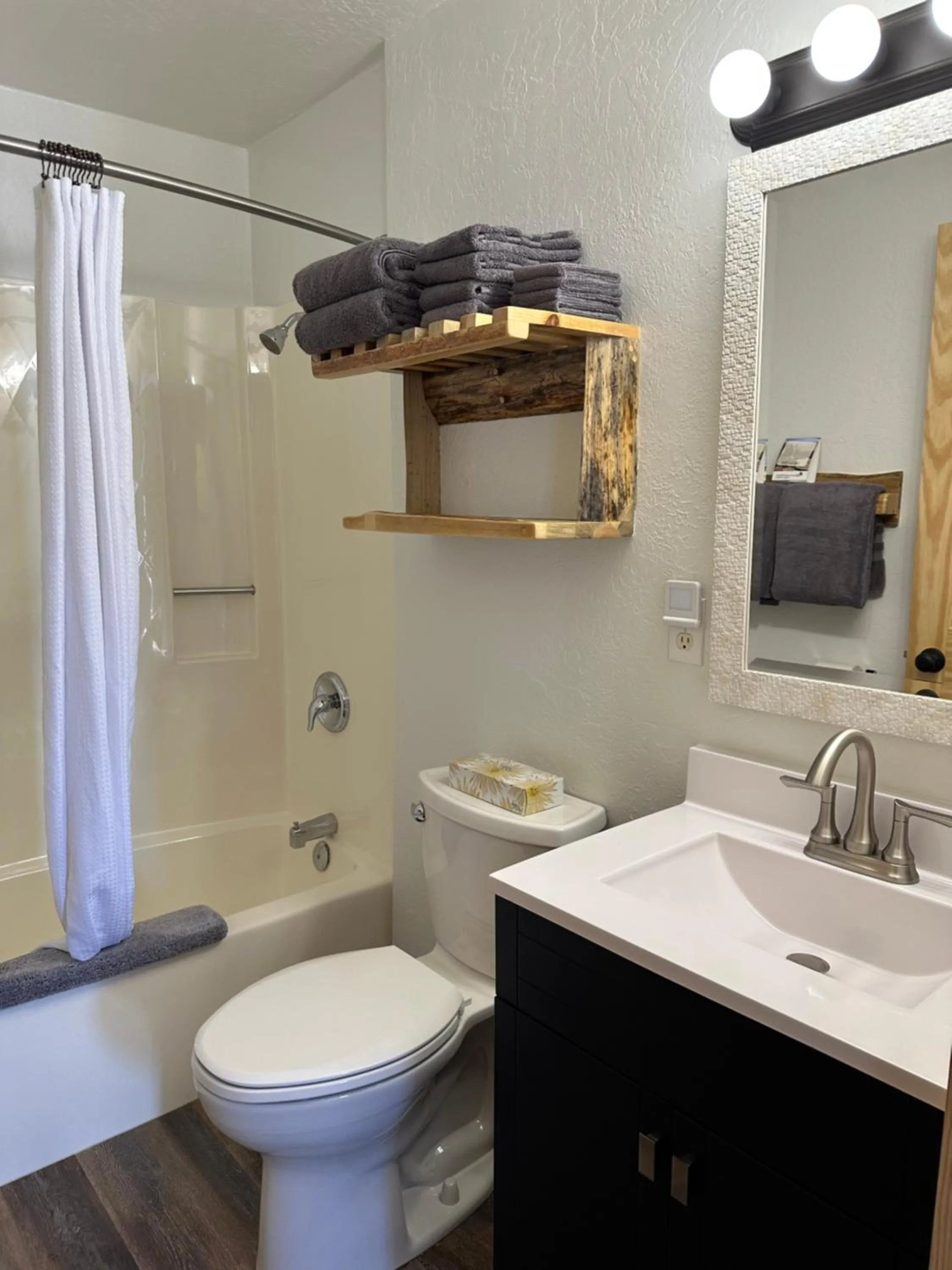 Bathroom in Mountain View Lodge & Cabins