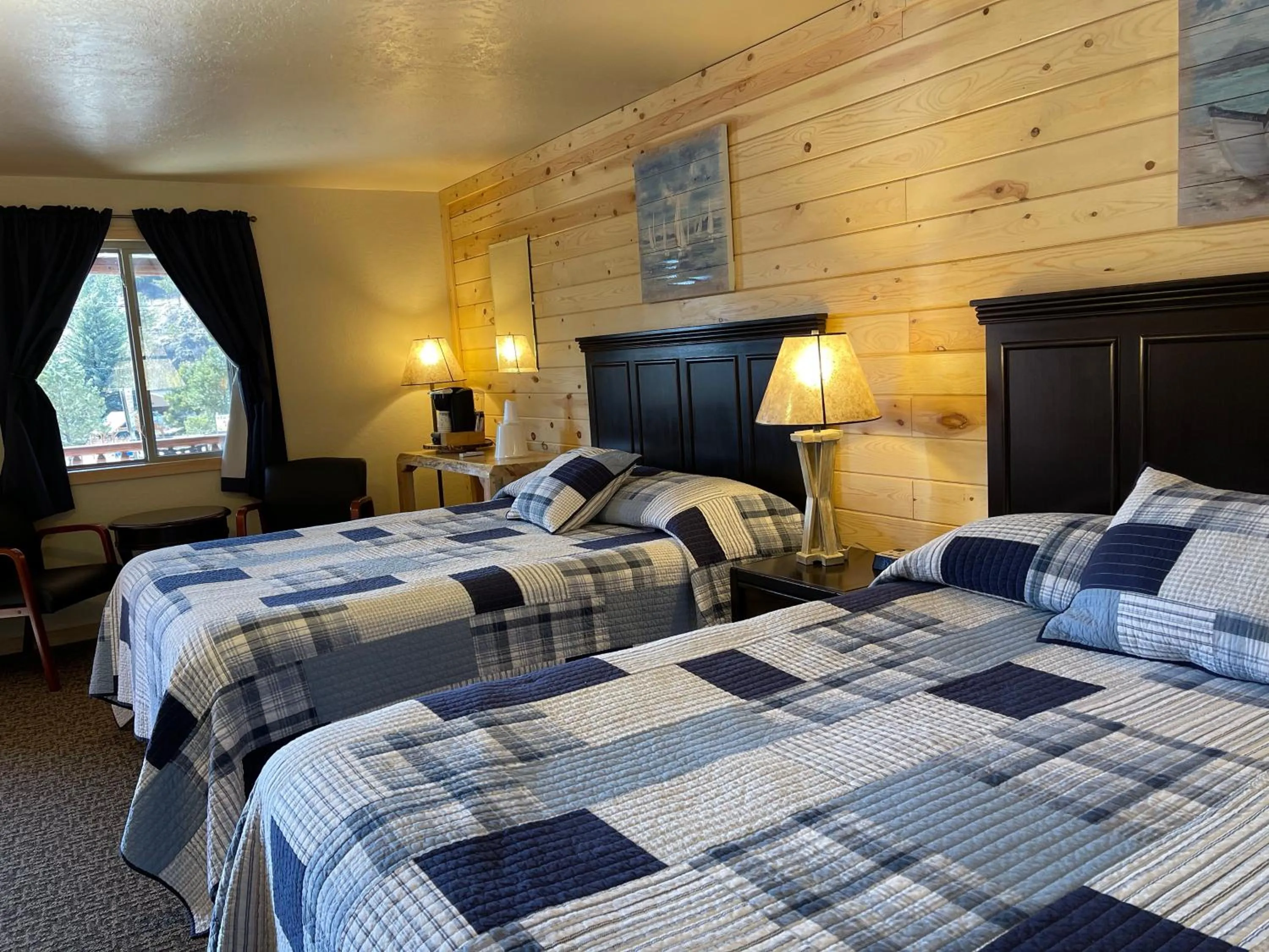 Bed in Mountain View Lodge & Cabins