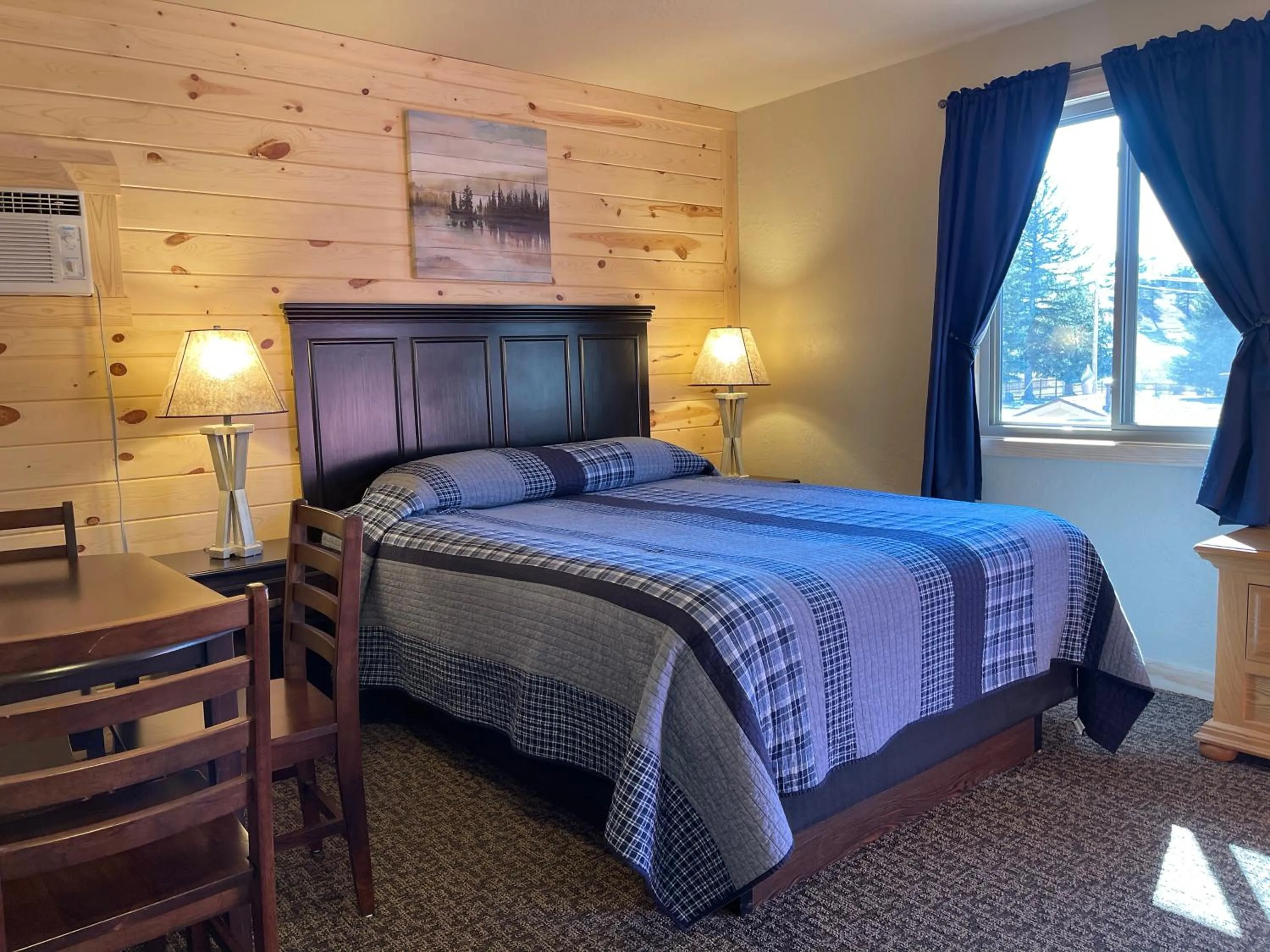Bed in Mountain View Lodge & Cabins