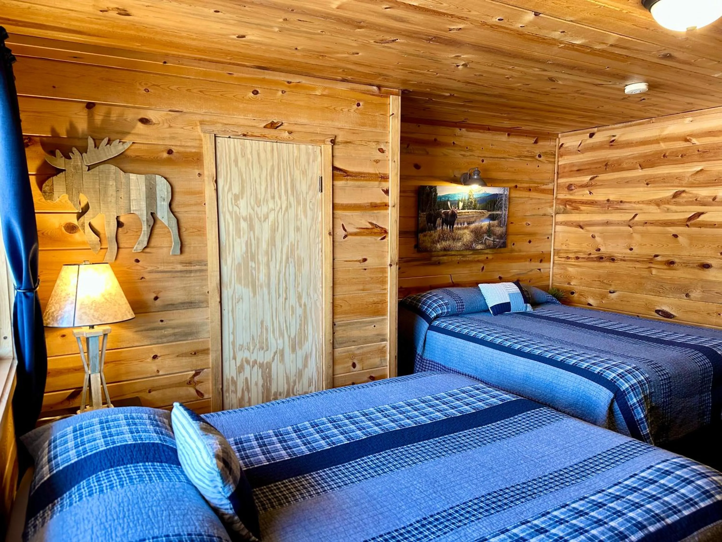 Bedroom, Bed in Mountain View Lodge & Cabins
