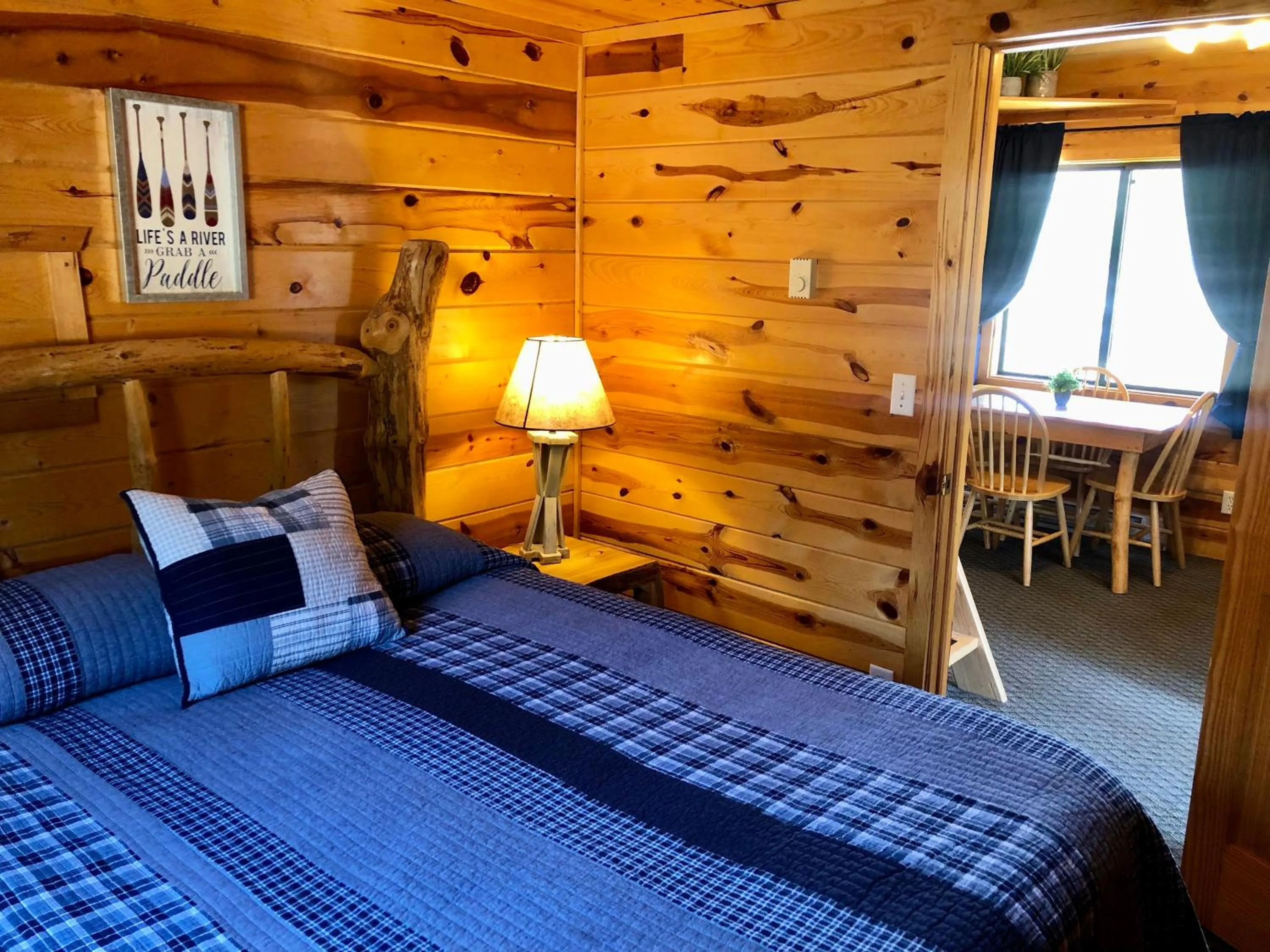 Bedroom, Bed in Mountain View Lodge & Cabins
