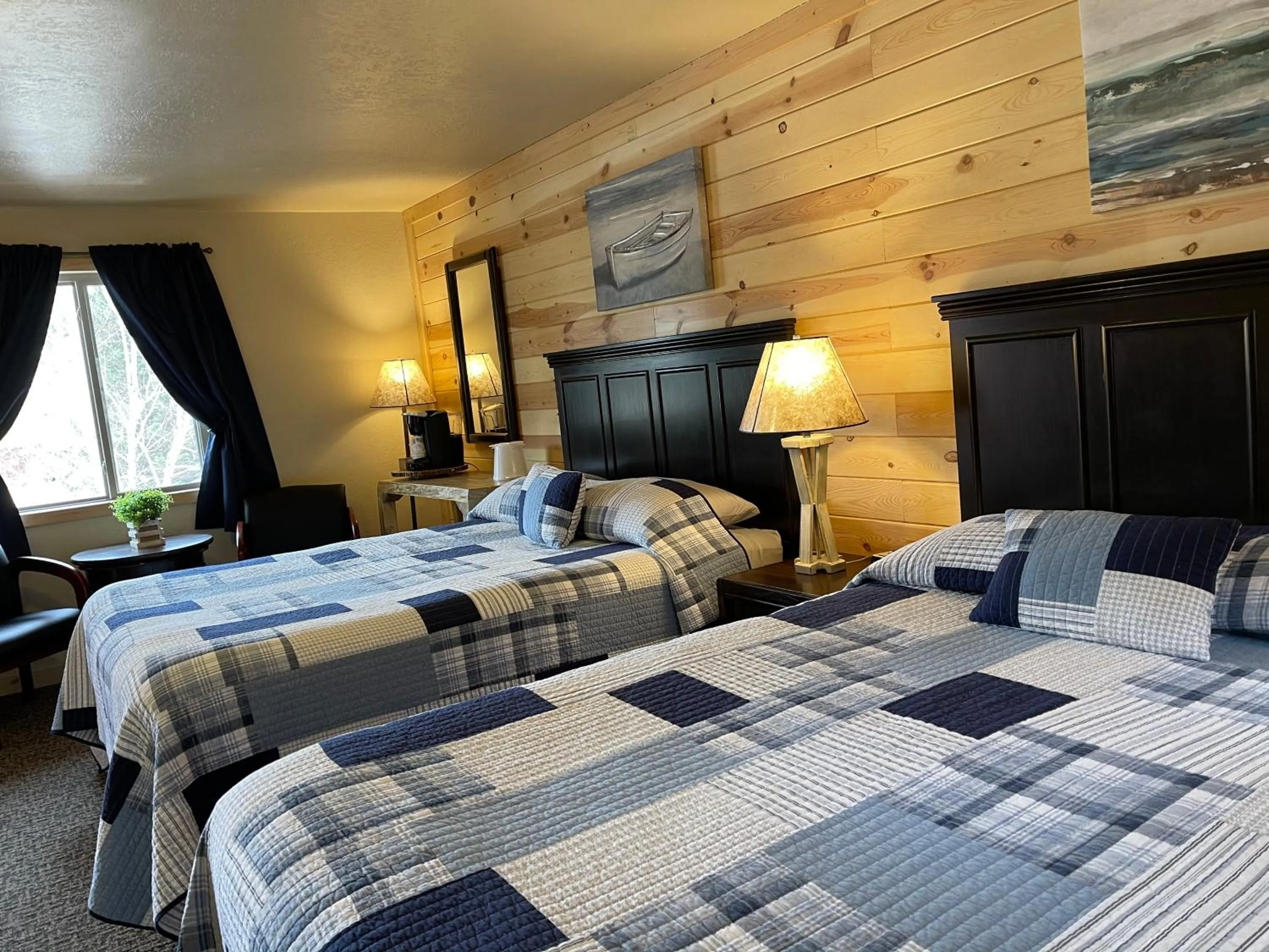 Bedroom, Bed in Mountain View Lodge & Cabins