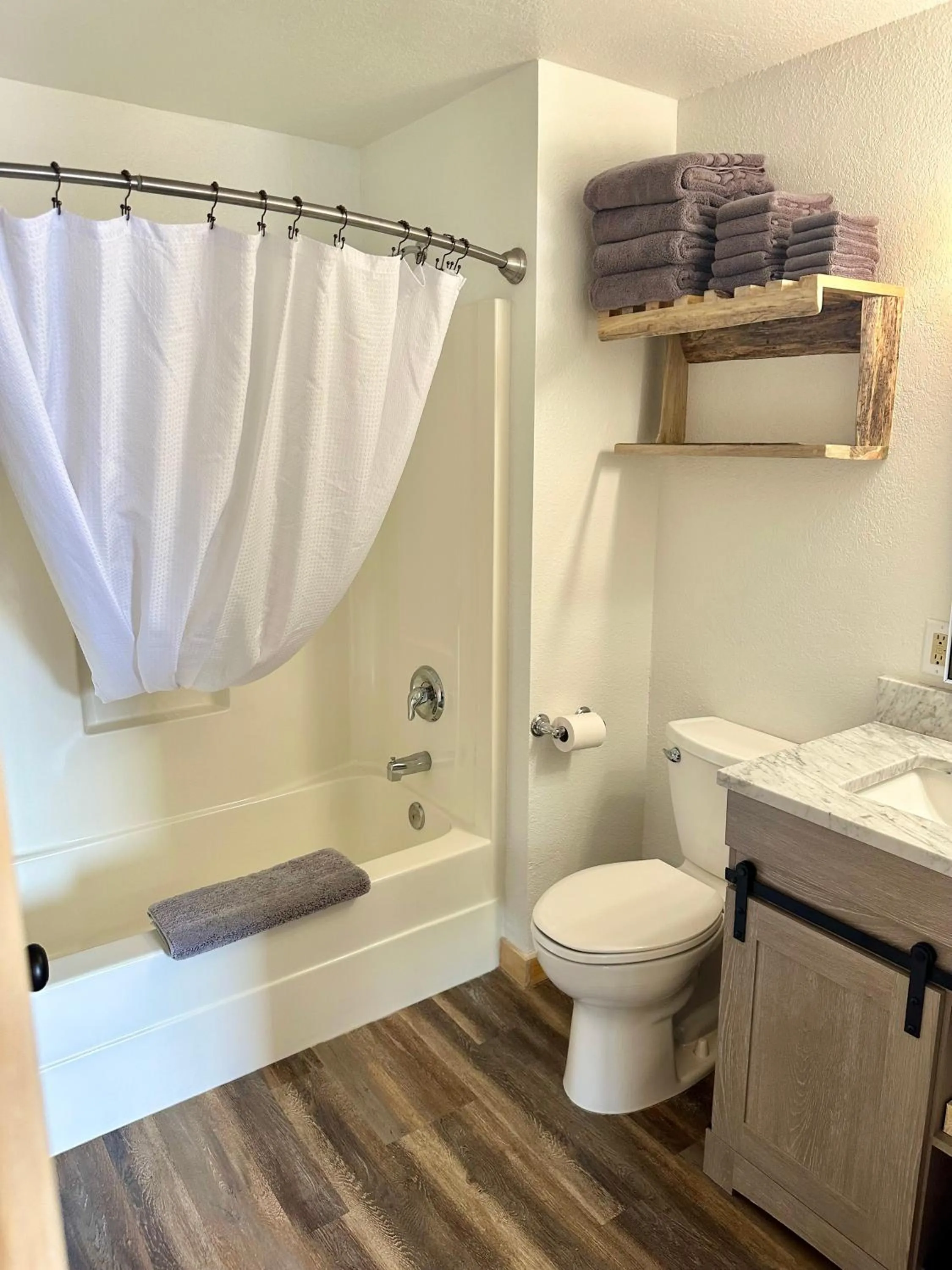 Bathroom in Mountain View Lodge & Cabins