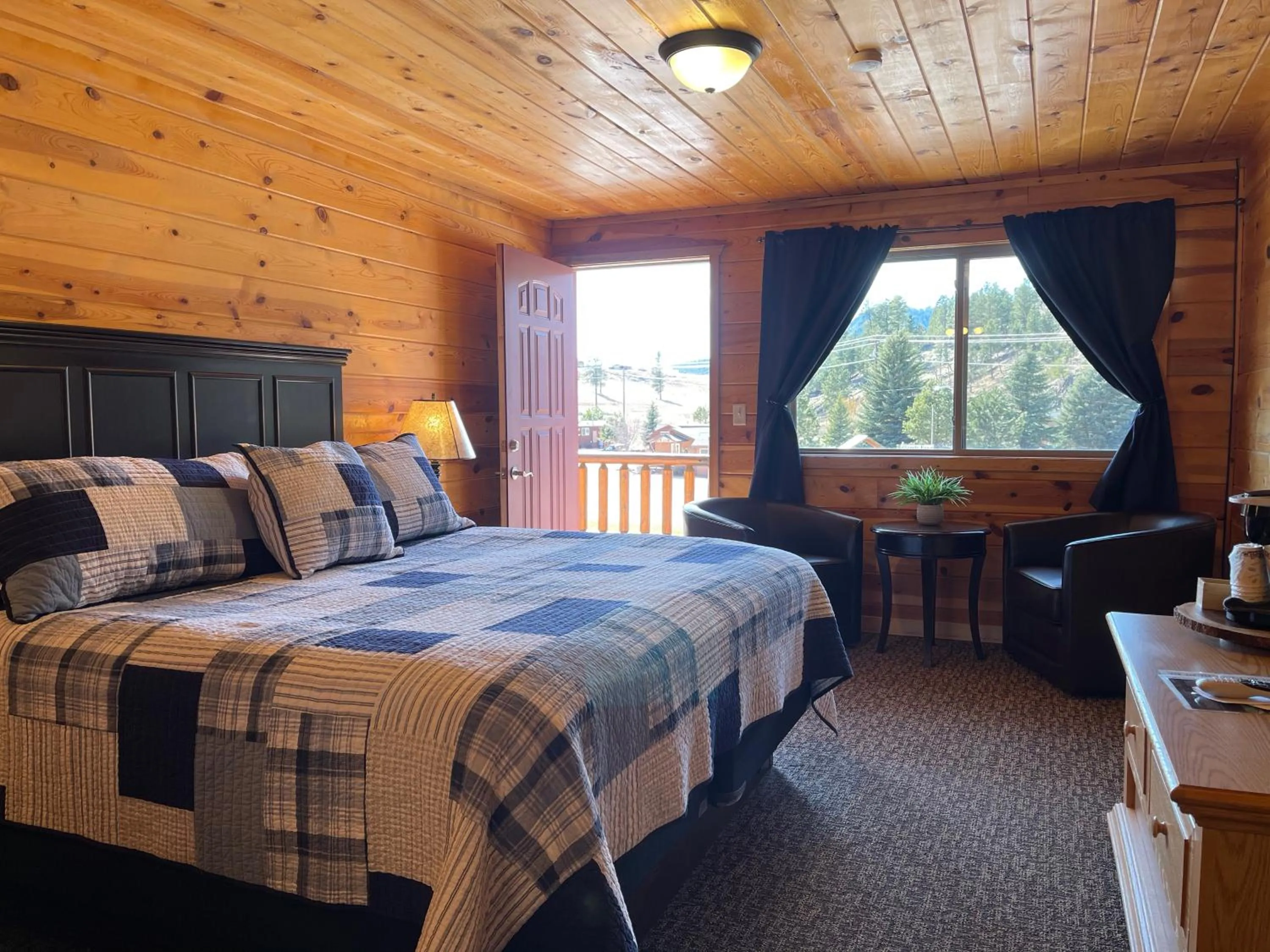 Bed in Mountain View Lodge & Cabins