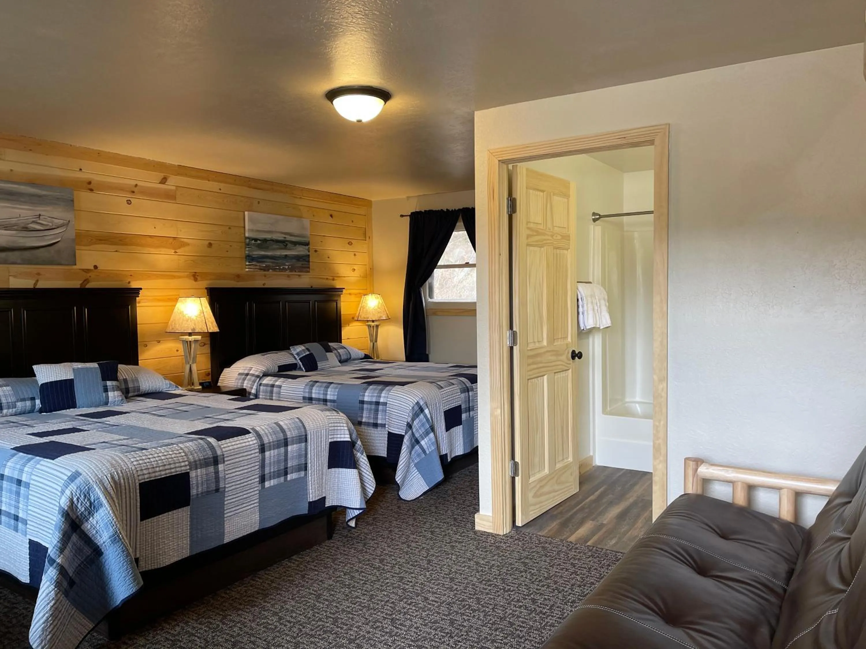 Bedroom, Bed in Mountain View Lodge & Cabins