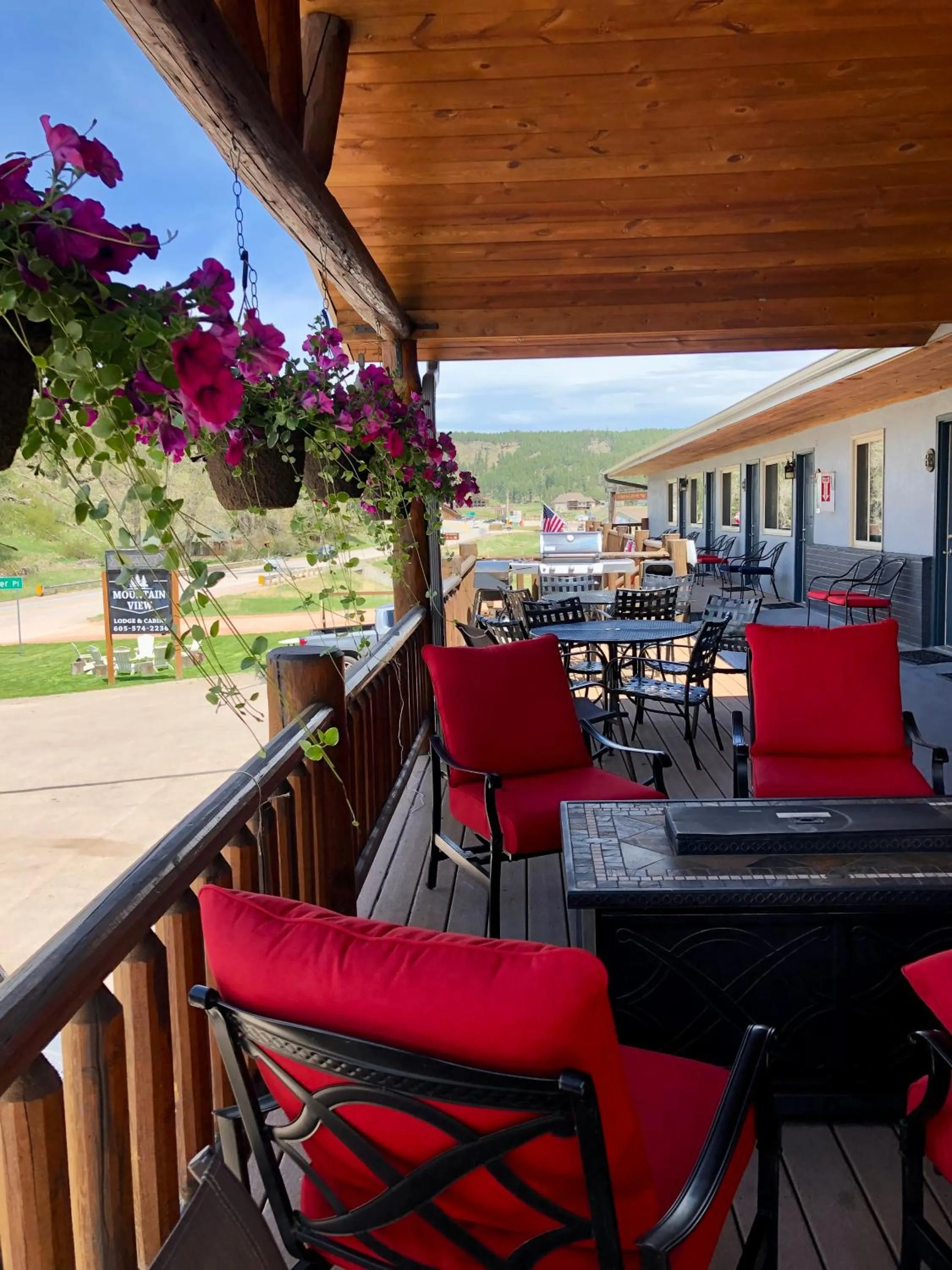 Patio in Mountain View Lodge & Cabins