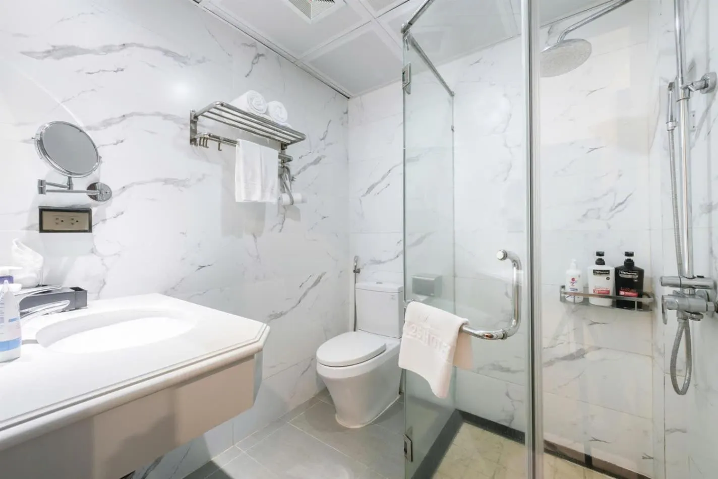 Toilet in A25 Hotel - 193 Trung Kinh