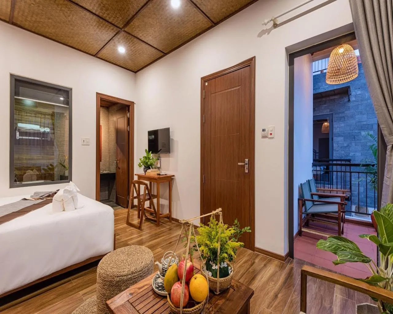 Bed in Tropical Home Villa