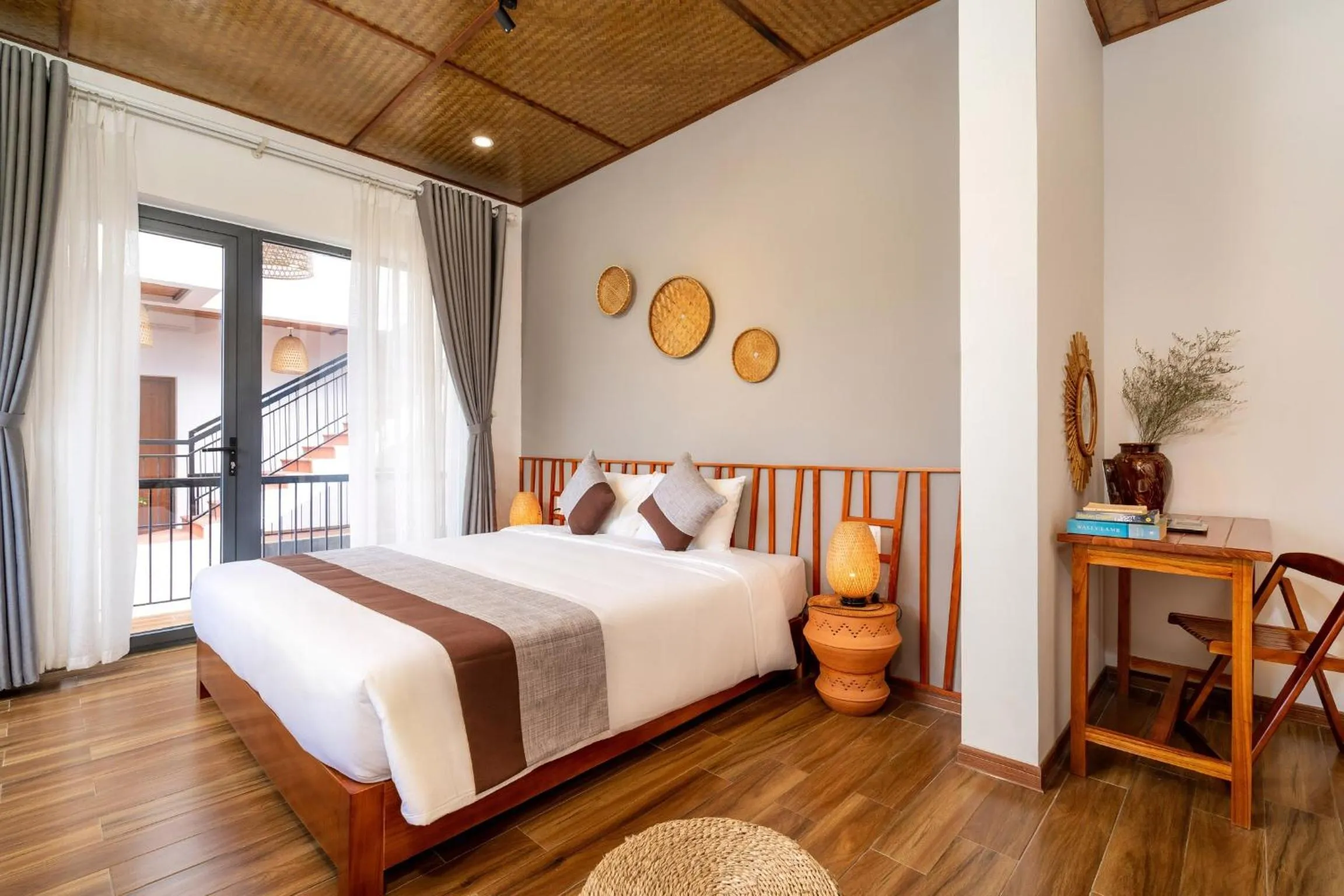 Bed in Tropical Home Villa