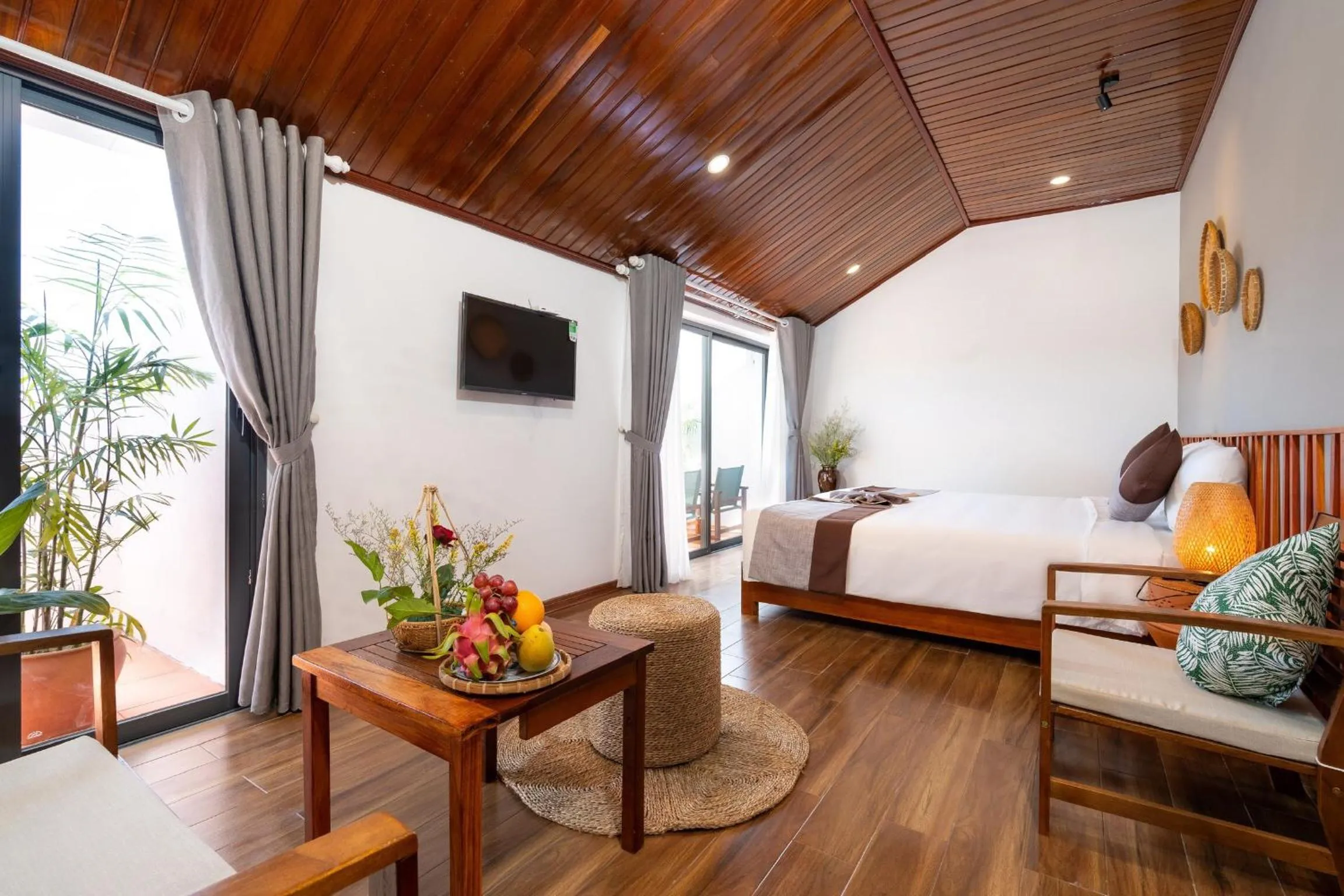 Bed in Tropical Home Villa