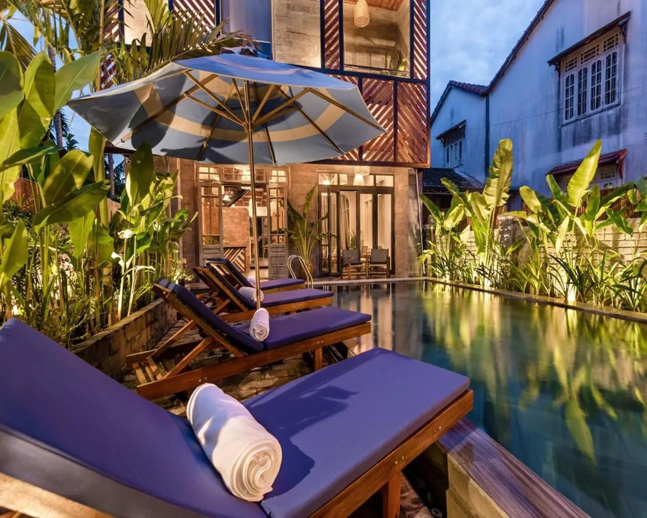 Swimming pool in Tropical Home Villa