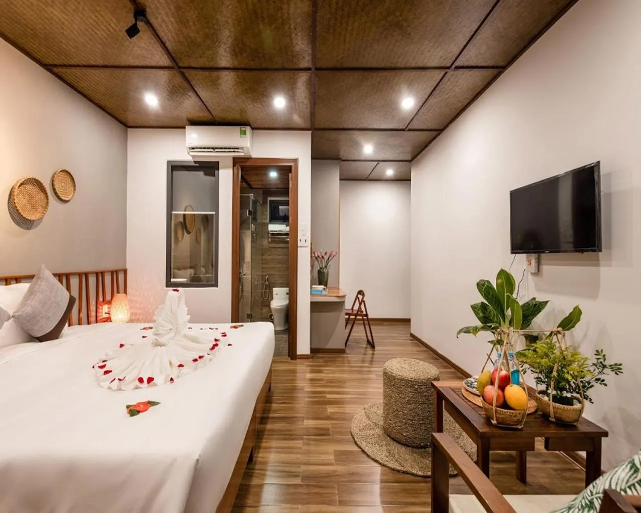 Bed in Tropical Home Villa