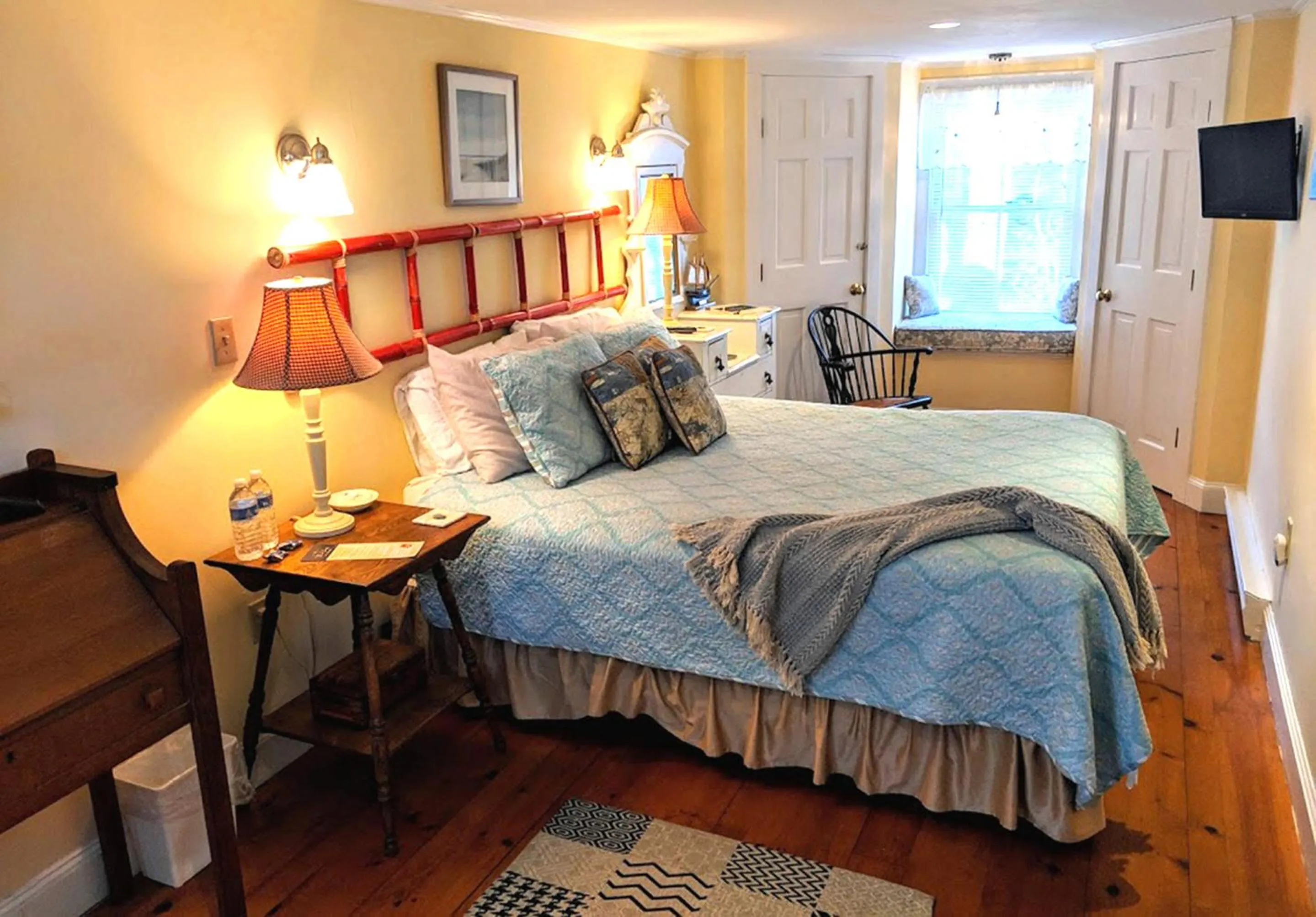 Queen Room - Lupine  in Elms of Camden