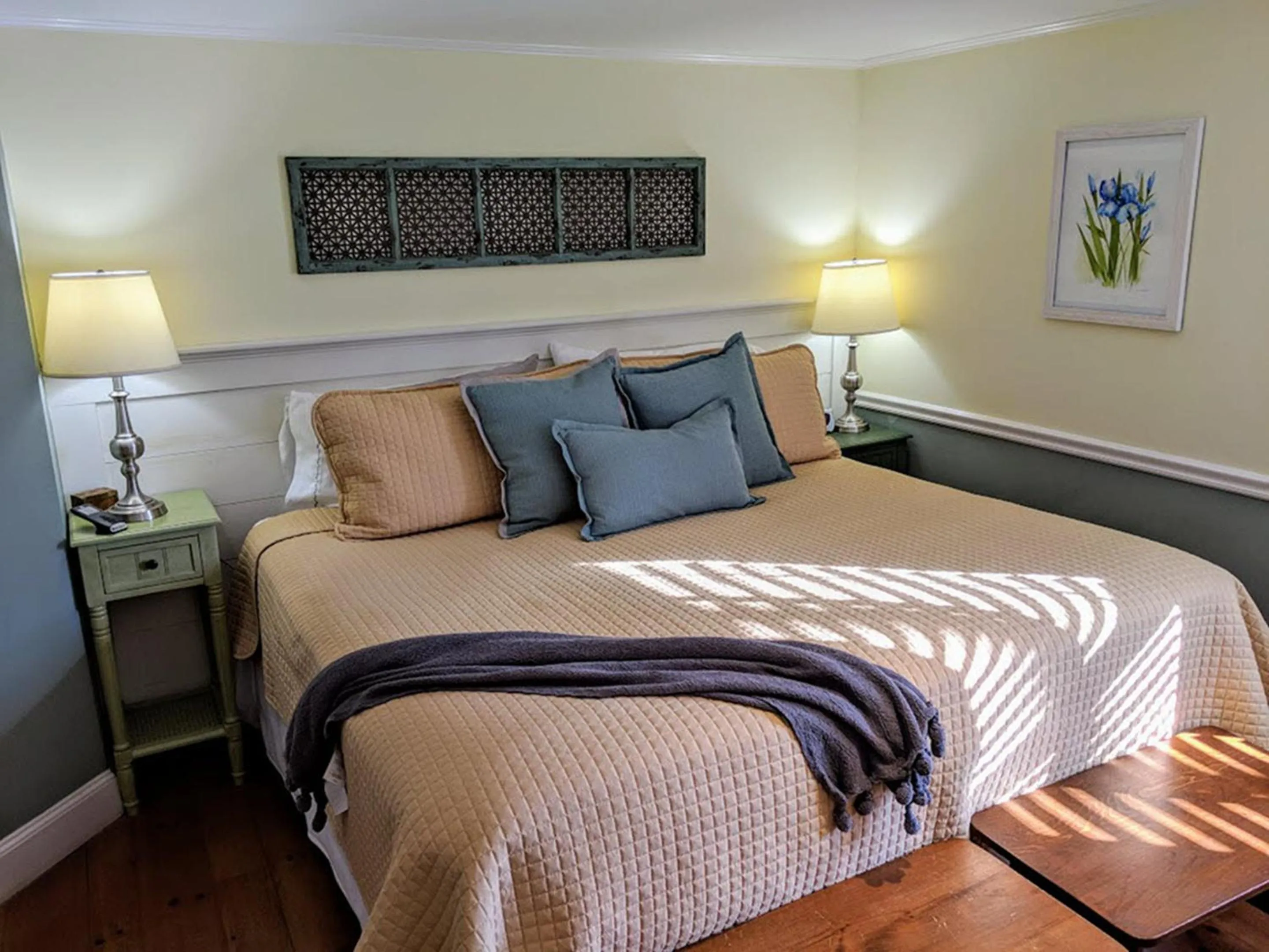 King Room - Iris in Elms of Camden