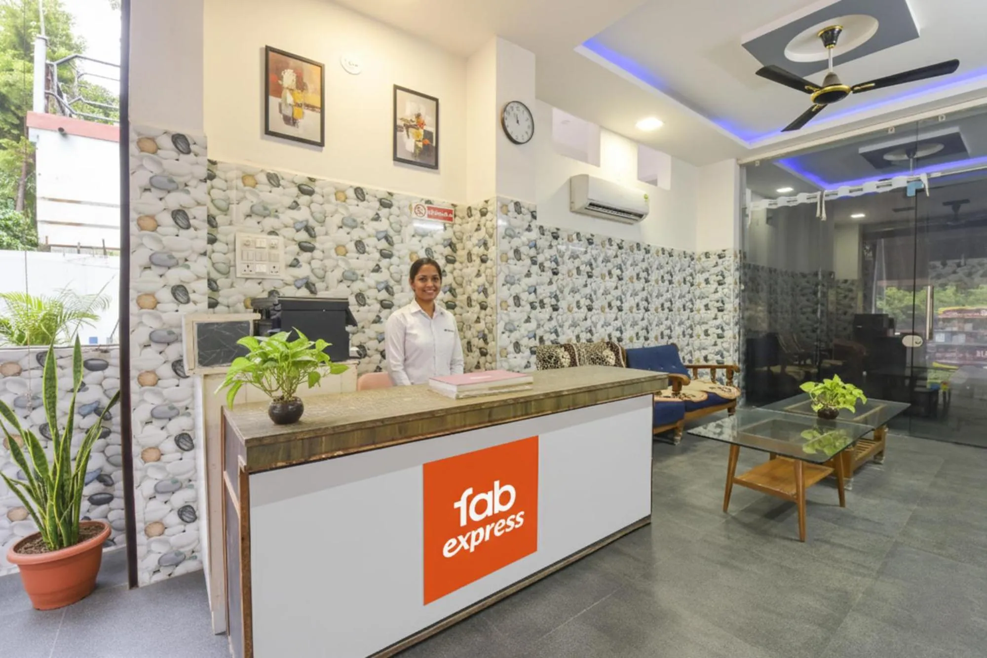 Lobby or reception in FabHotel Soni Palace