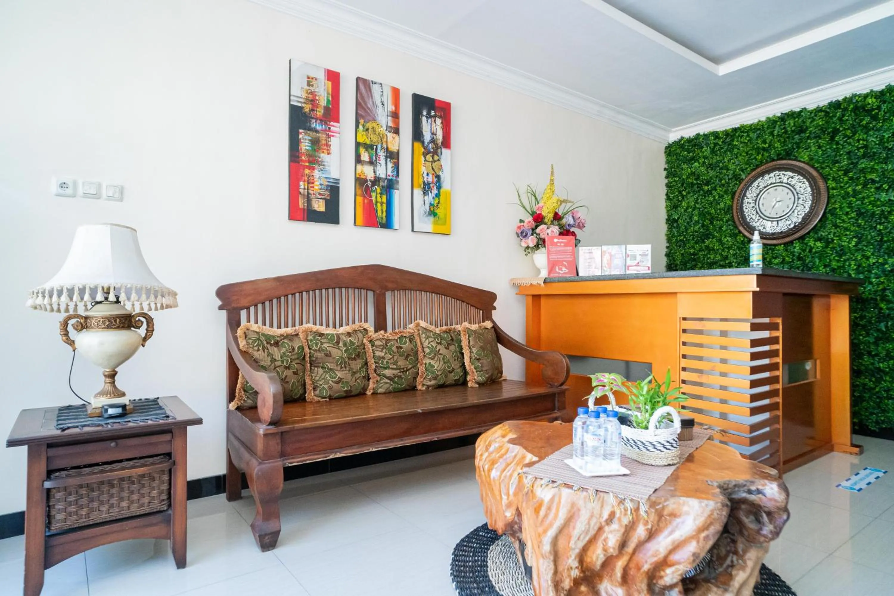 Lobby or reception, Bed in RedDoorz Syariah near Marvel City Mall 2