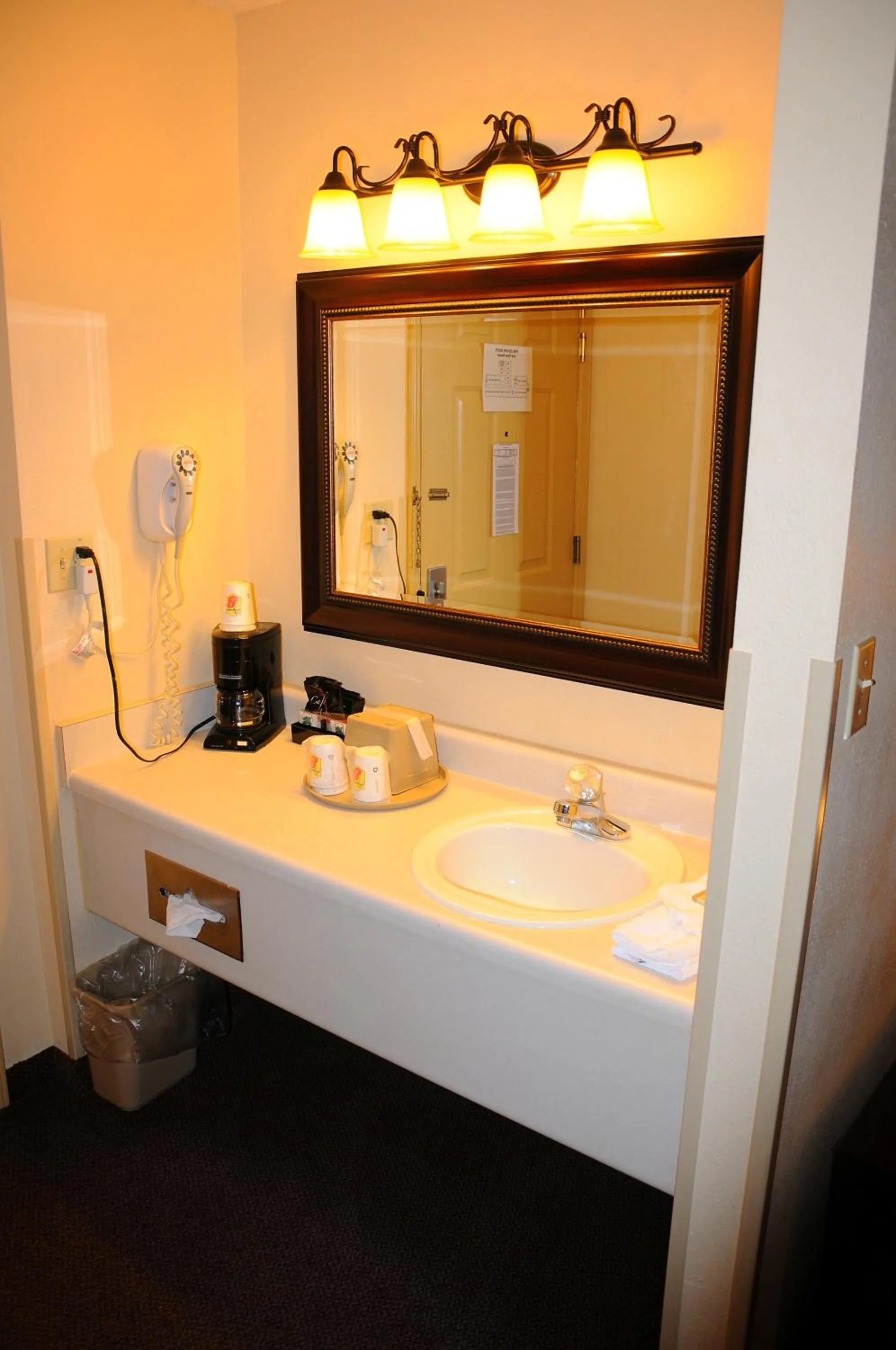 Bathroom in Boarders Inn and Suites by Cobblestone Lamar Missouri