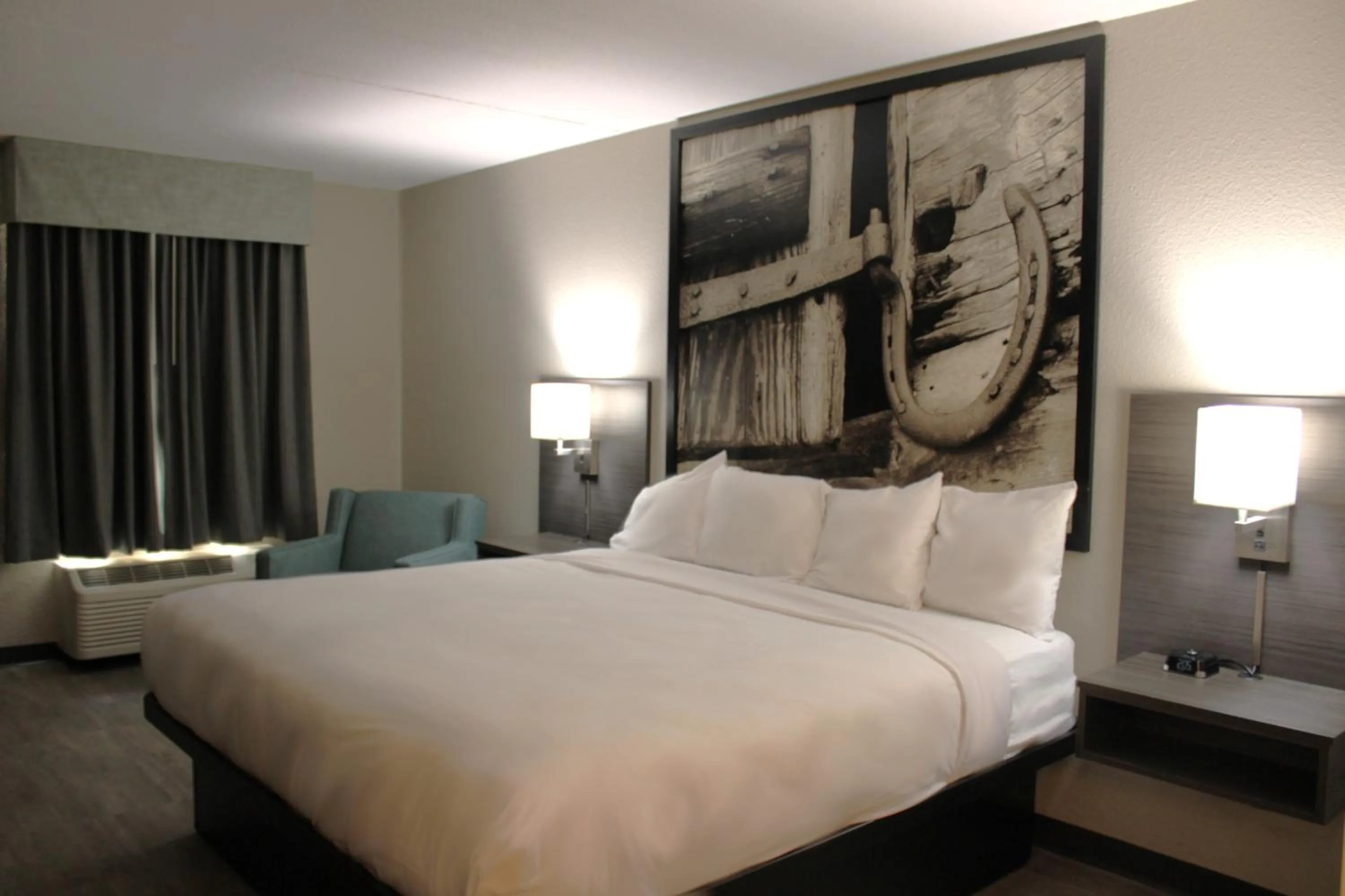 Bed in Boarders Inn and Suites by Cobblestone Lamar Missouri