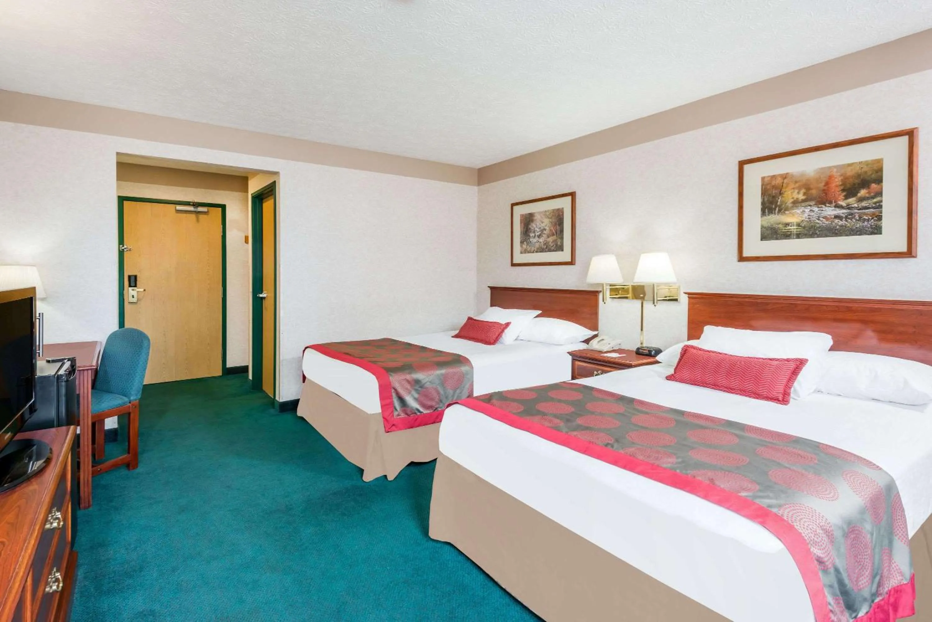 Photo of the whole room, Bed in Ramada by Wyndham Strasburg Dover