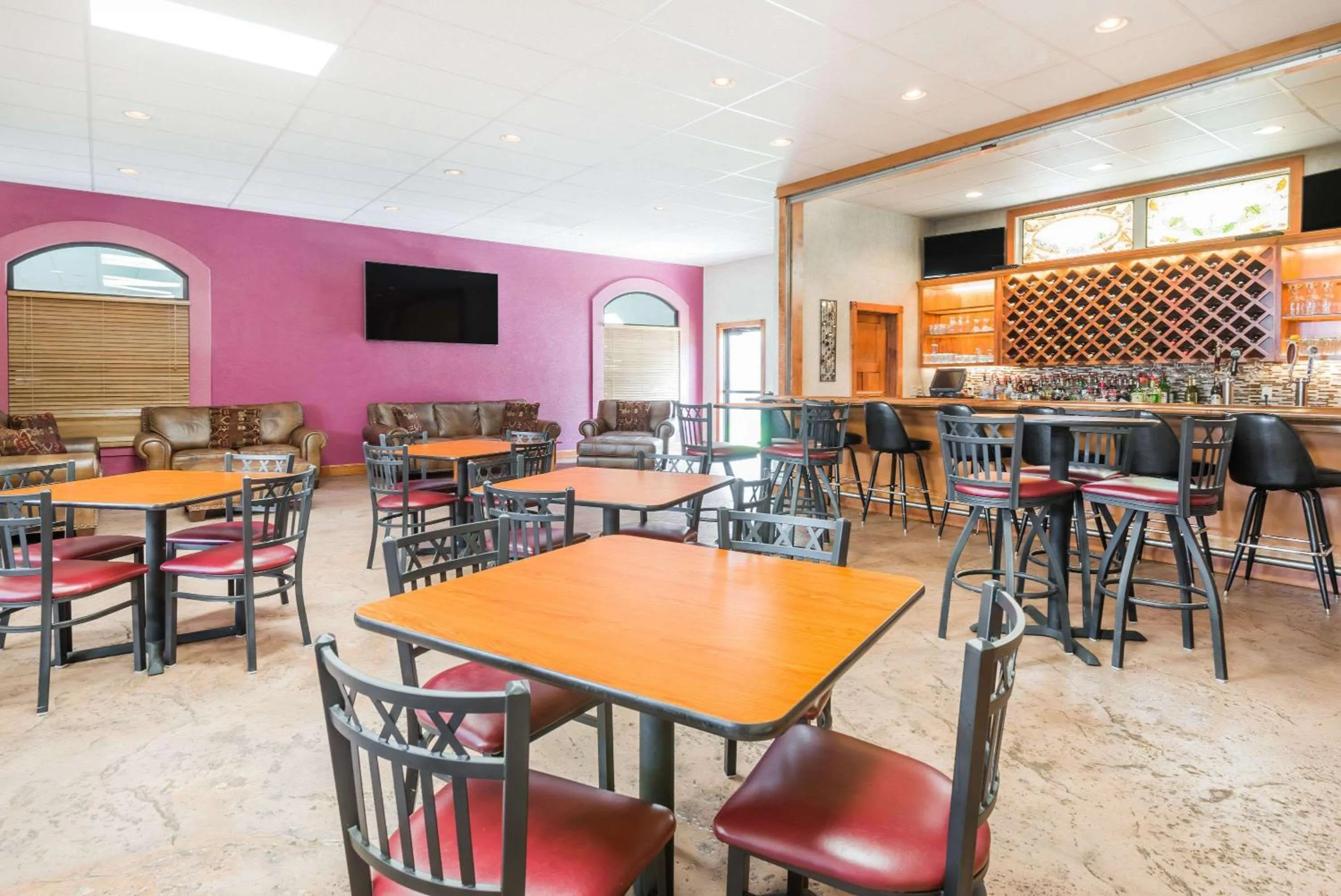 Restaurant/places to eat in Ramada by Wyndham Strasburg Dover