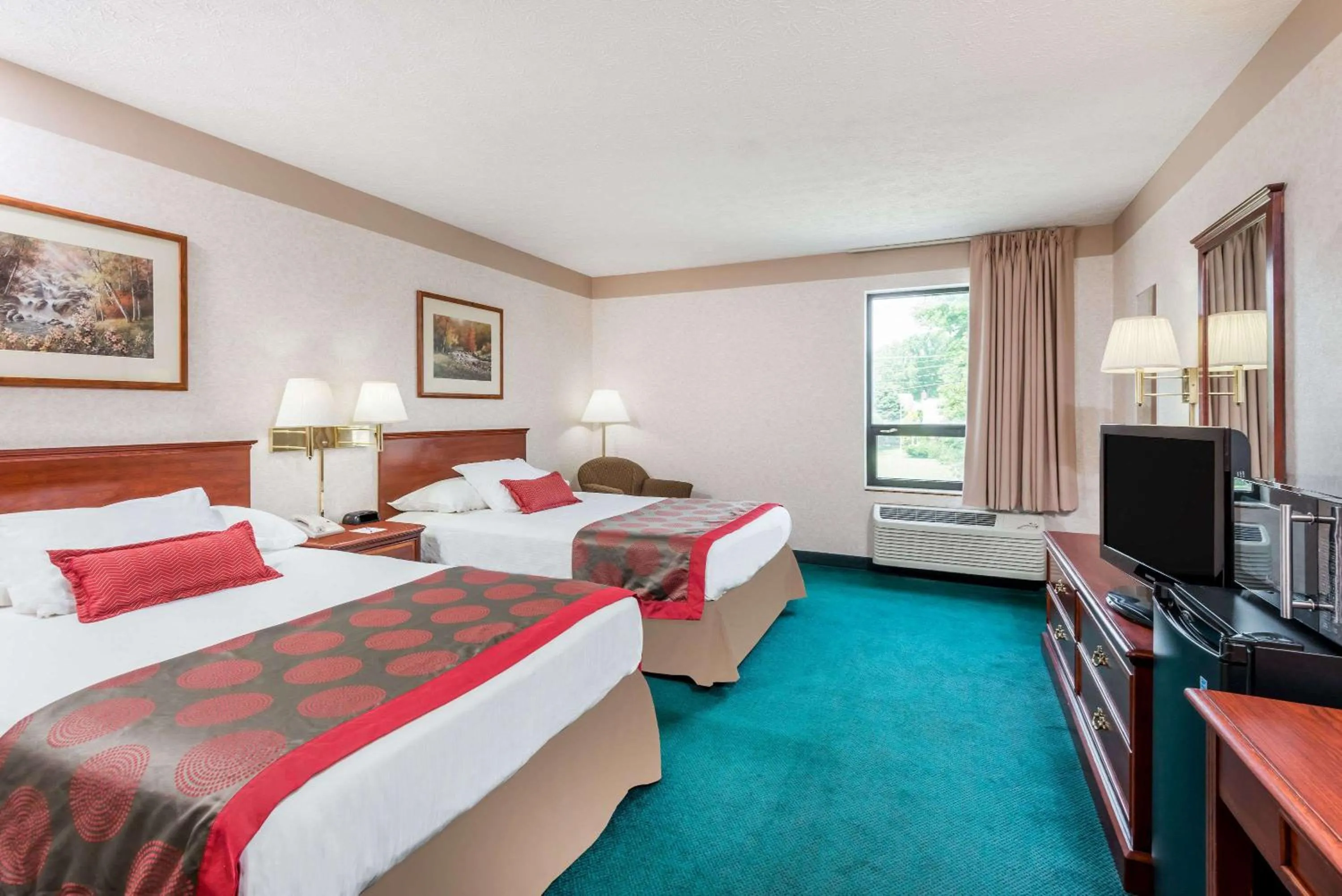 Photo of the whole room, Bed in Ramada by Wyndham Strasburg Dover