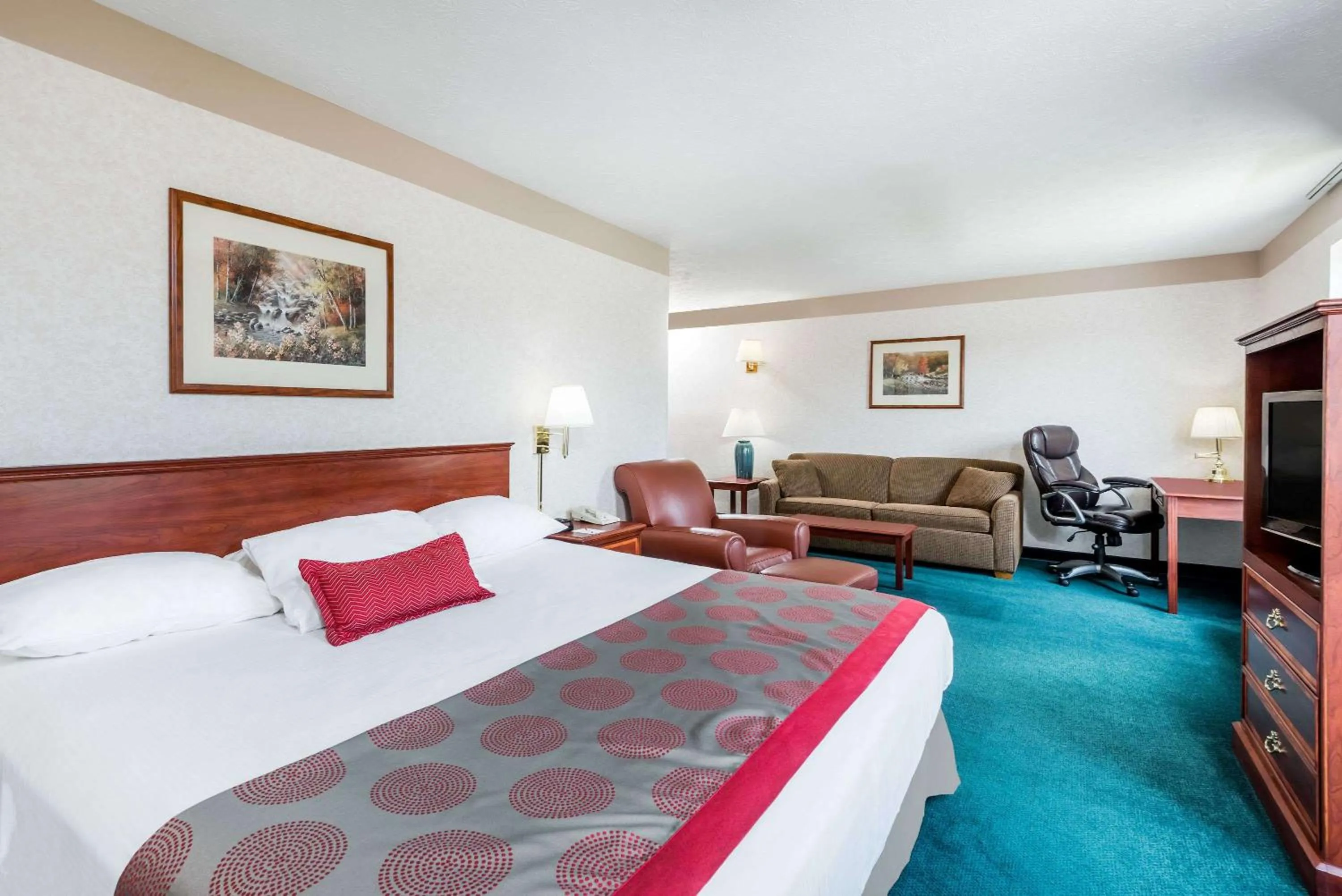 Photo of the whole room, Bed in Ramada by Wyndham Strasburg Dover