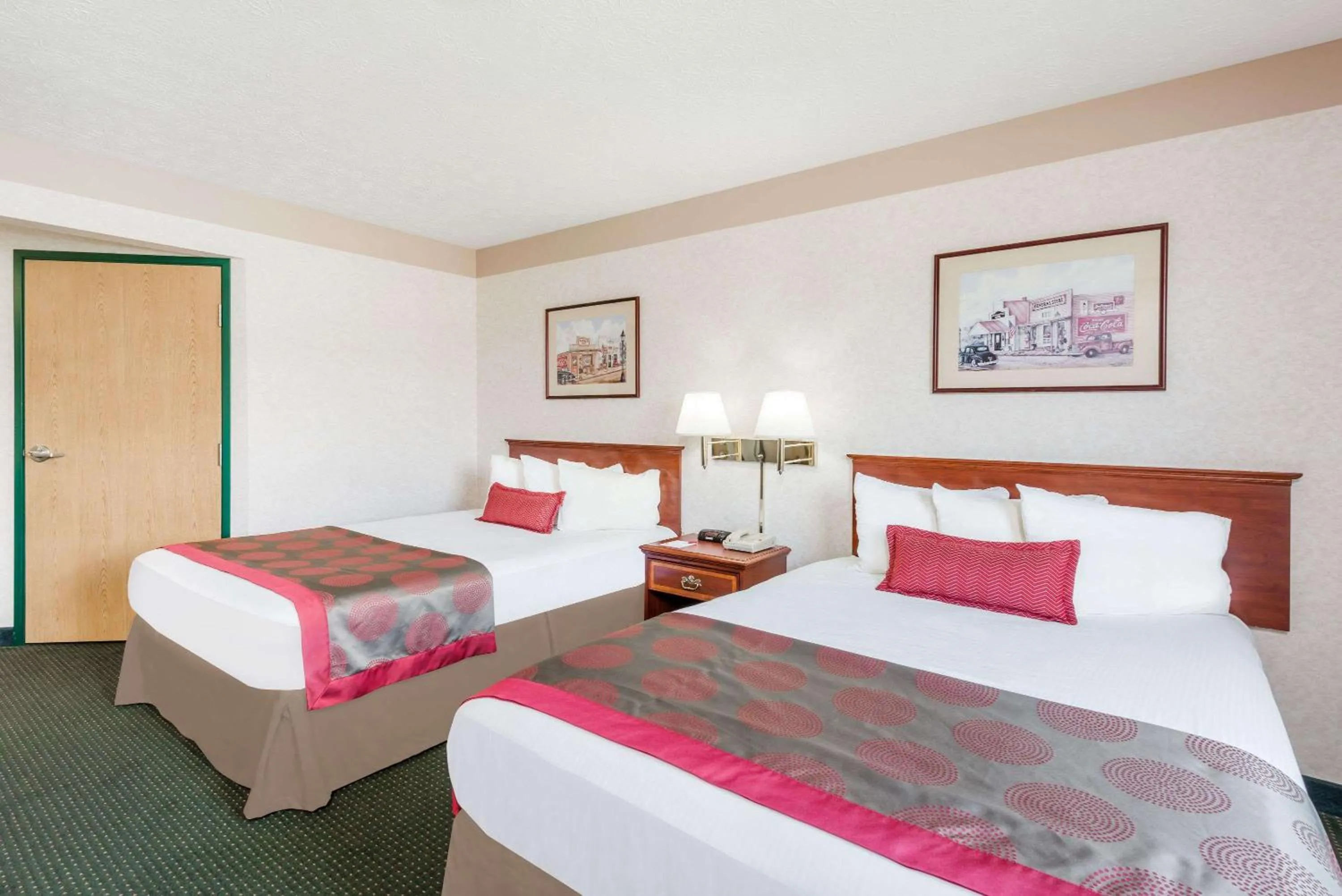 Photo of the whole room, Bed in Ramada by Wyndham Strasburg Dover