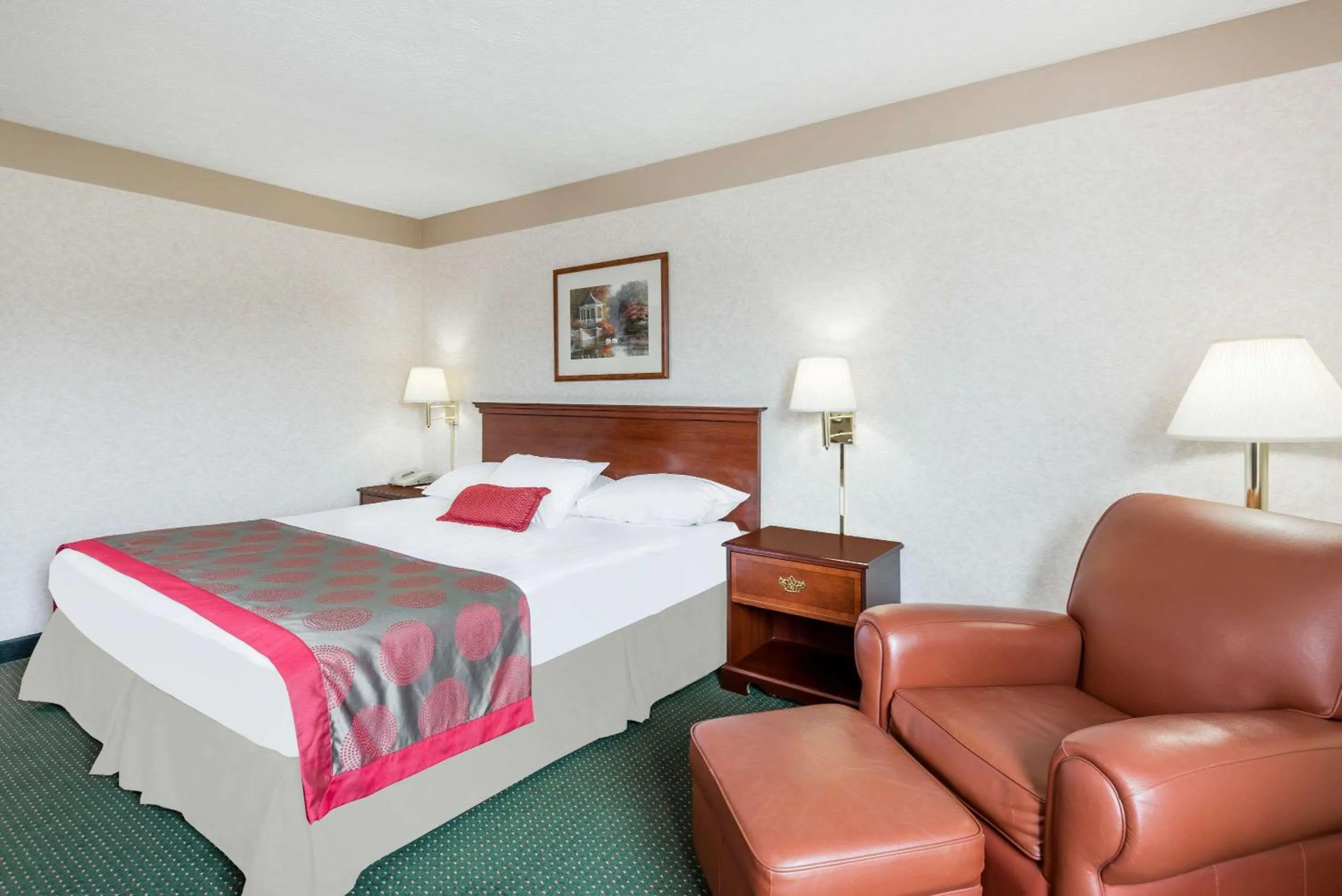 Photo of the whole room, Bed in Ramada by Wyndham Strasburg Dover