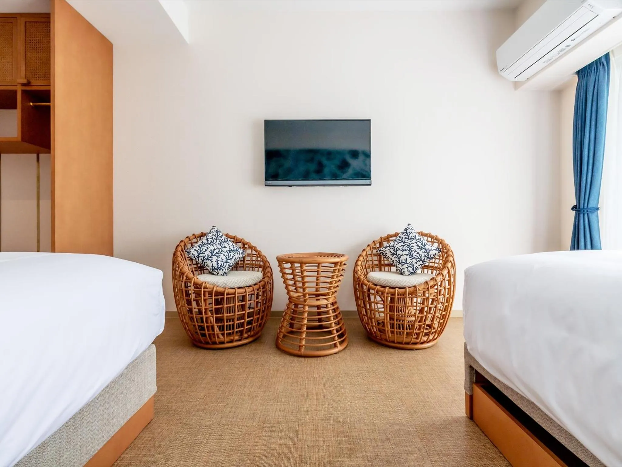Photo of the whole room, Bed in The Moana