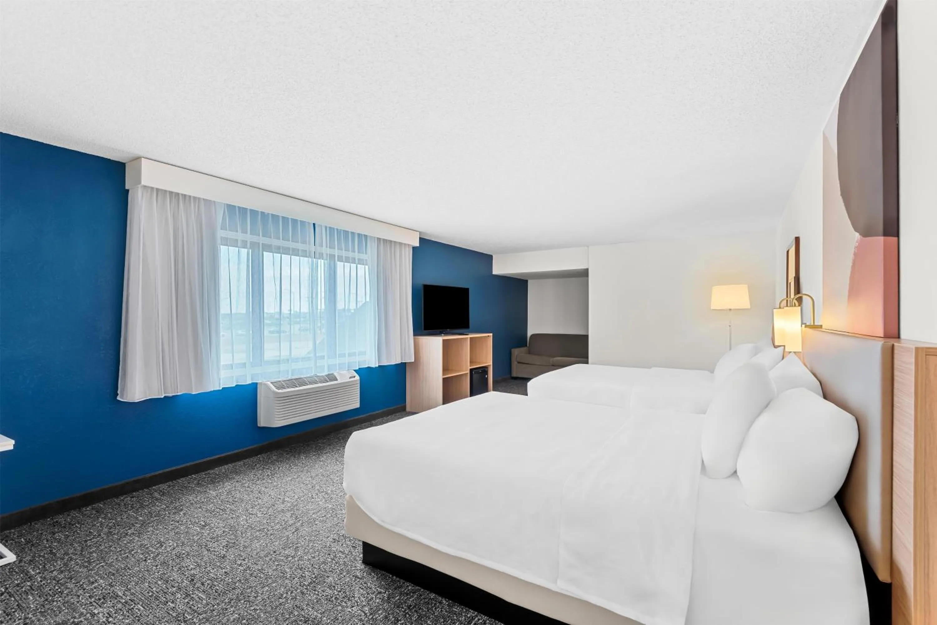 Living room, Bed in Spark by Hilton Cedar Falls