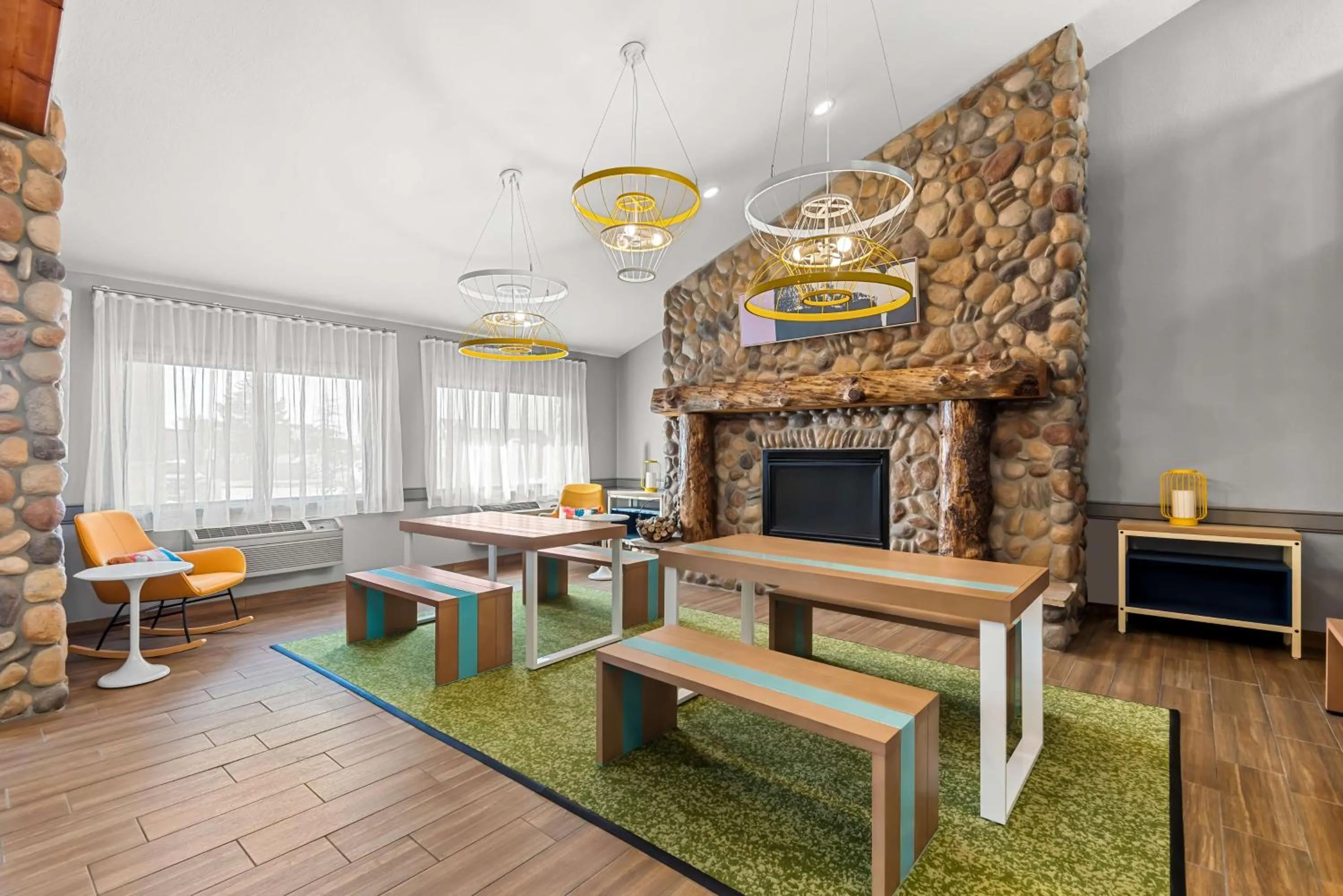 Lobby or reception in Spark by Hilton Cedar Falls