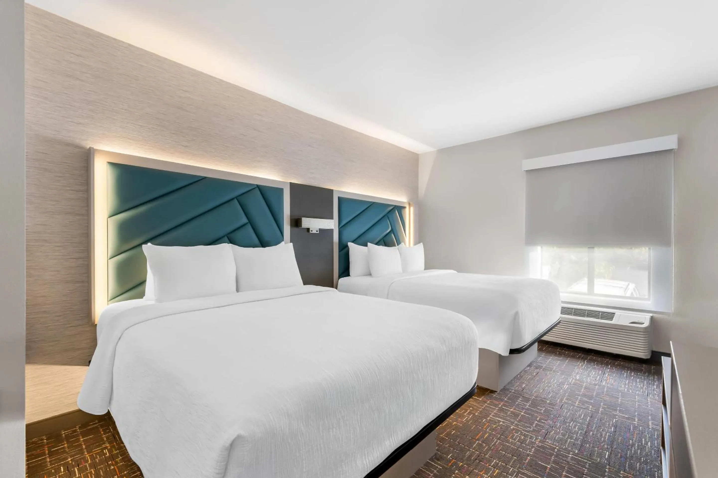 Bedroom, Bed in Brentwood Suites Nashville, an Ascend Collection Hotel