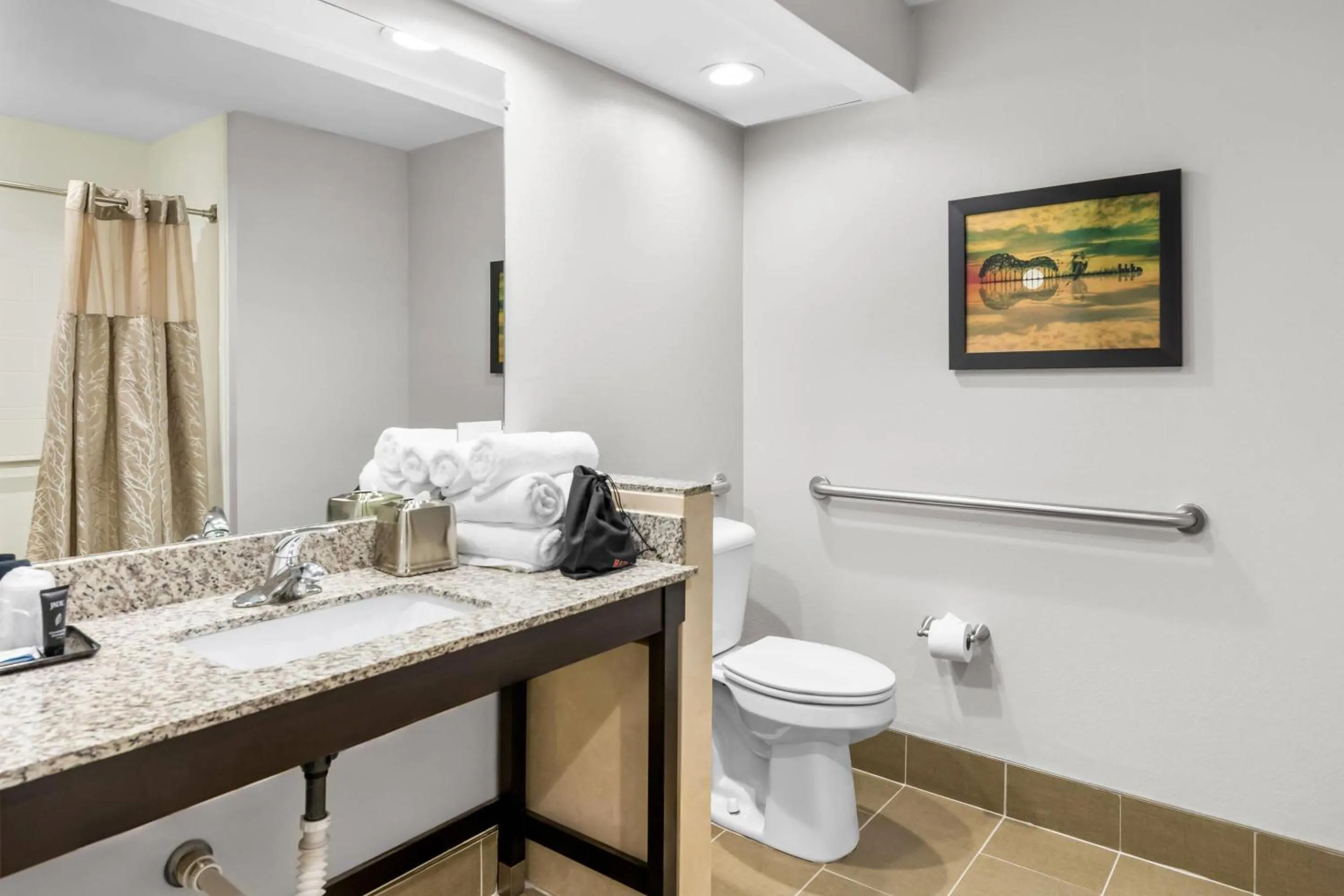 Bedroom in Brentwood Suites Nashville, an Ascend Collection Hotel