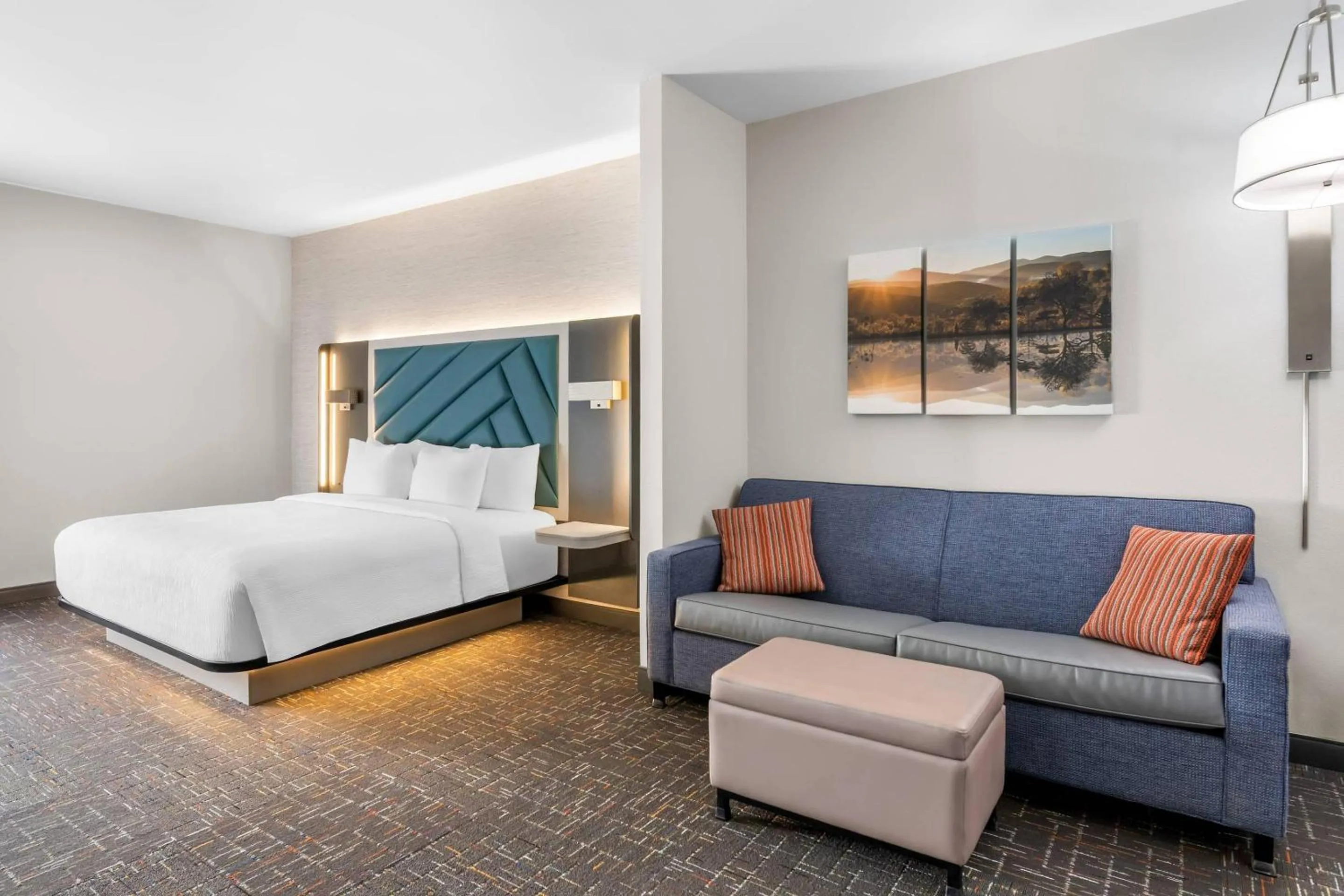 Accessible King Suite with Sofabed in Brentwood Suites Nashville, an Ascend Collection Hotel
