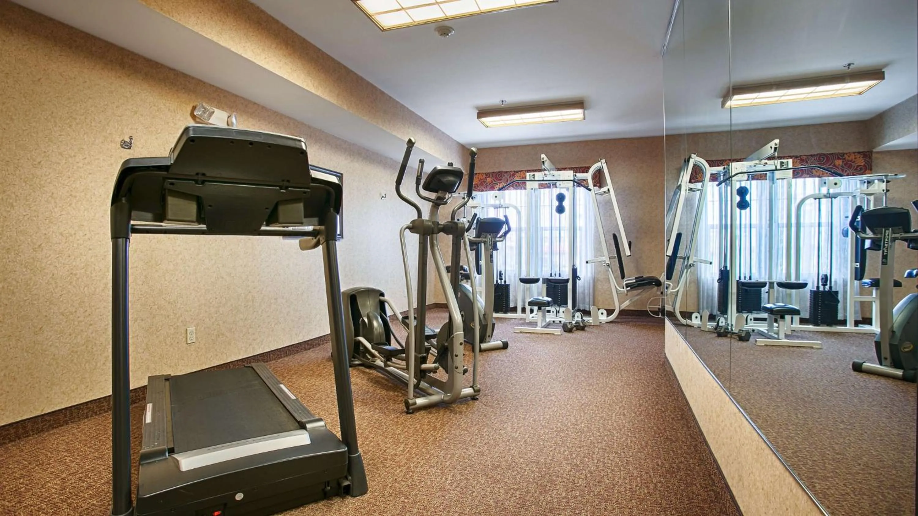 Fitness centre/facilities in Best Western I-5 Inn & Suites