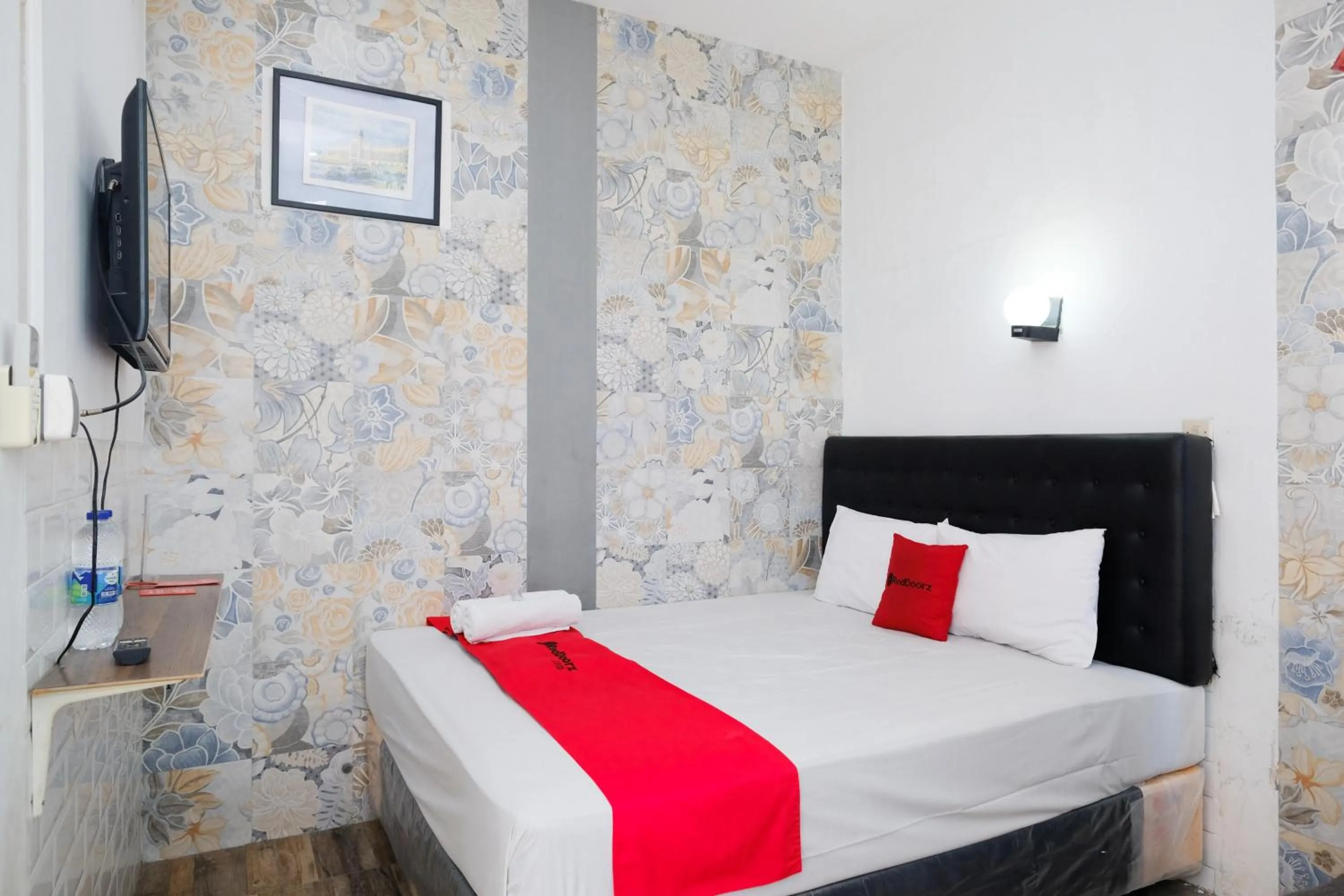 Bedroom, Bed in RedDoorz near UMY Yogyakarta 3