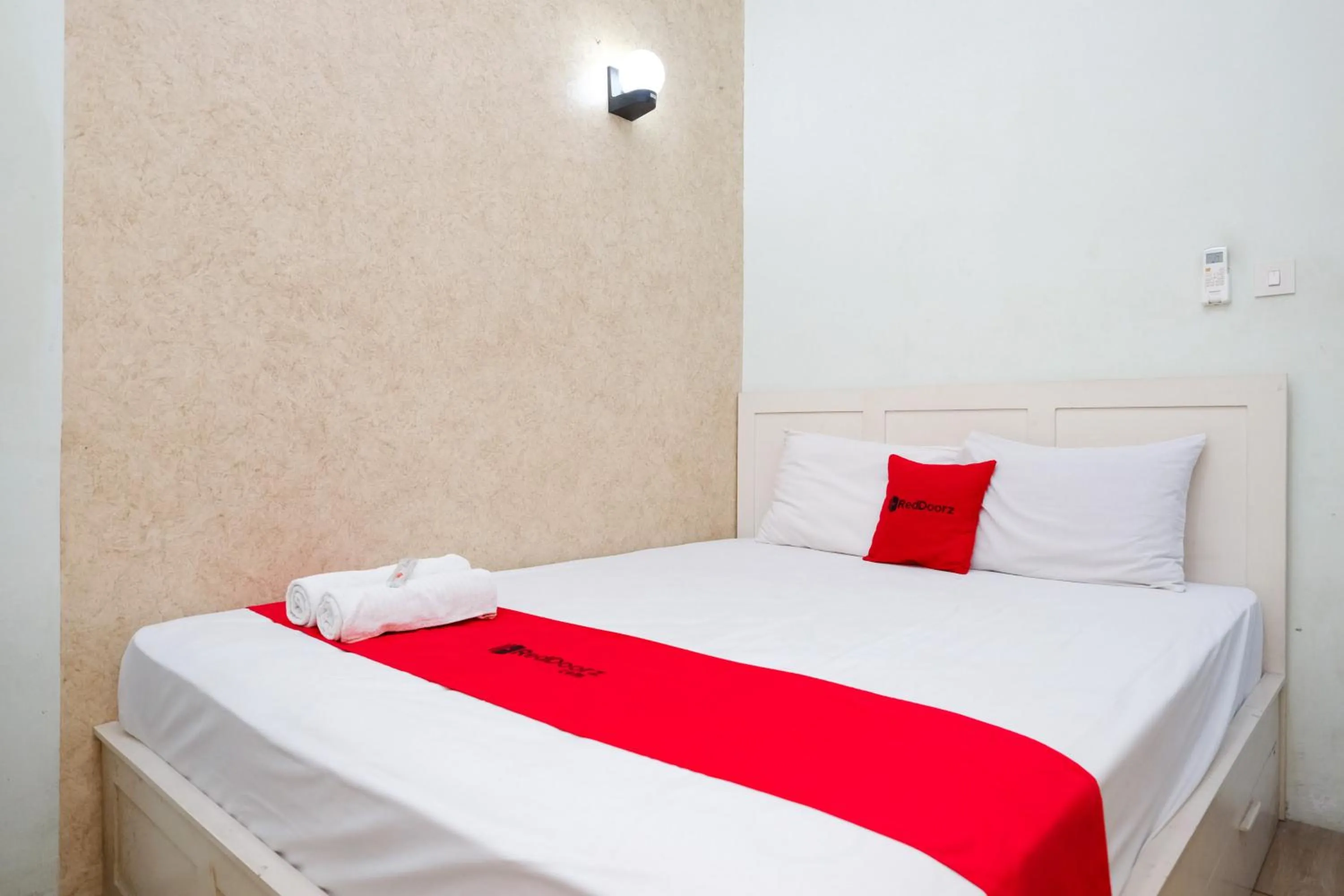 Bedroom, Bed in RedDoorz near UMY Yogyakarta 3