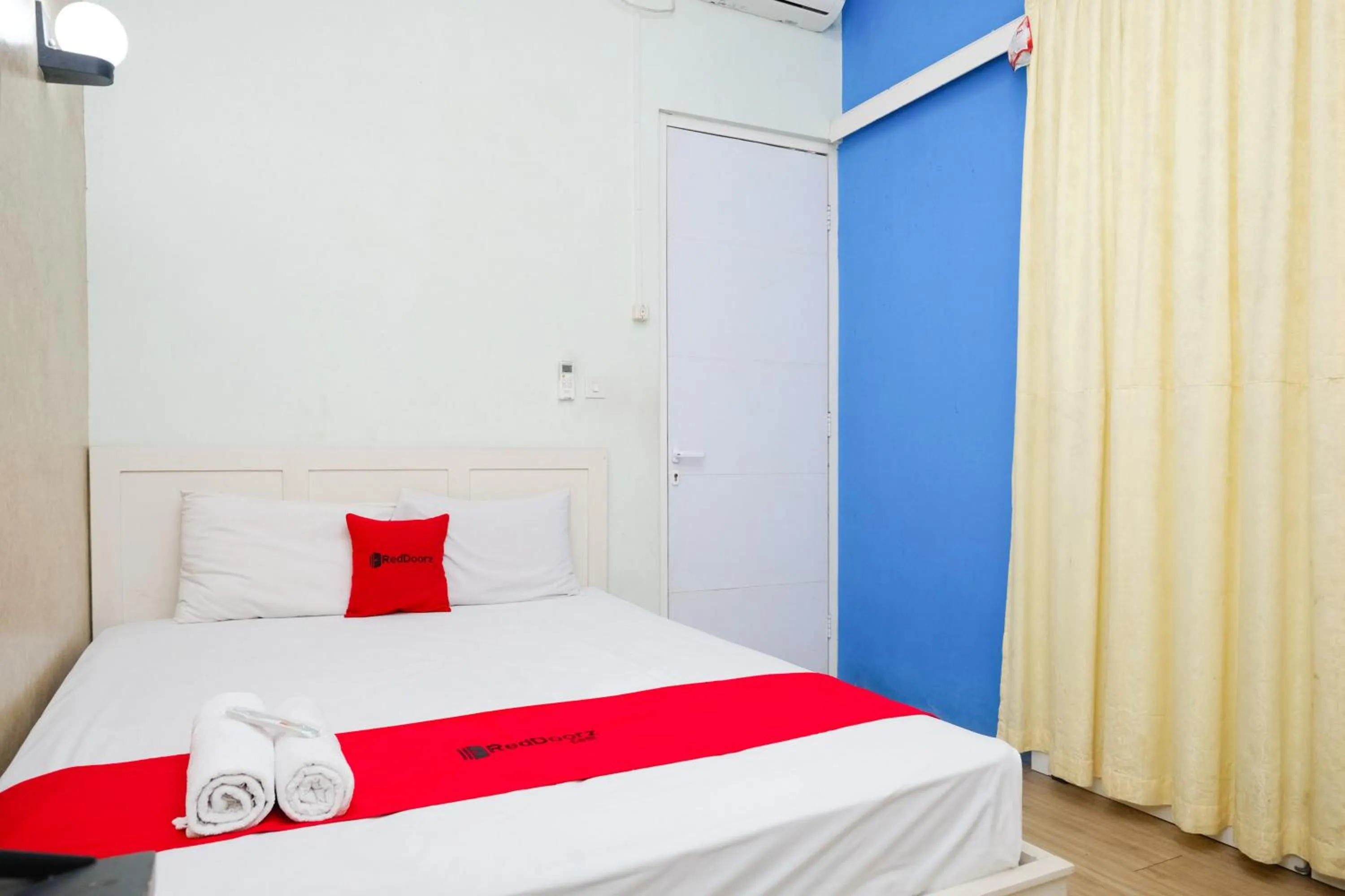 Bedroom, Bed in RedDoorz near UMY Yogyakarta 3