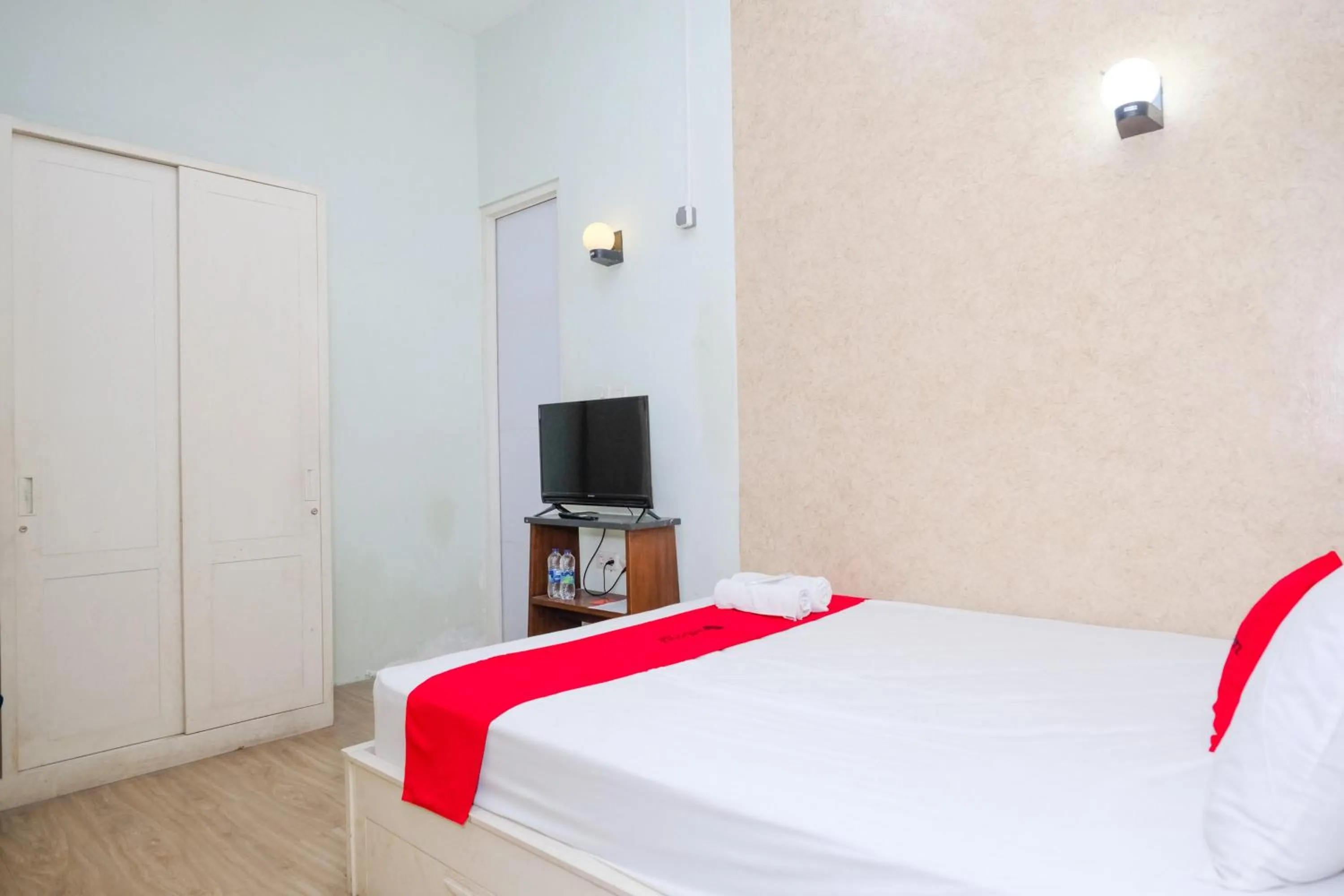 Bedroom, Bed in RedDoorz near UMY Yogyakarta 3