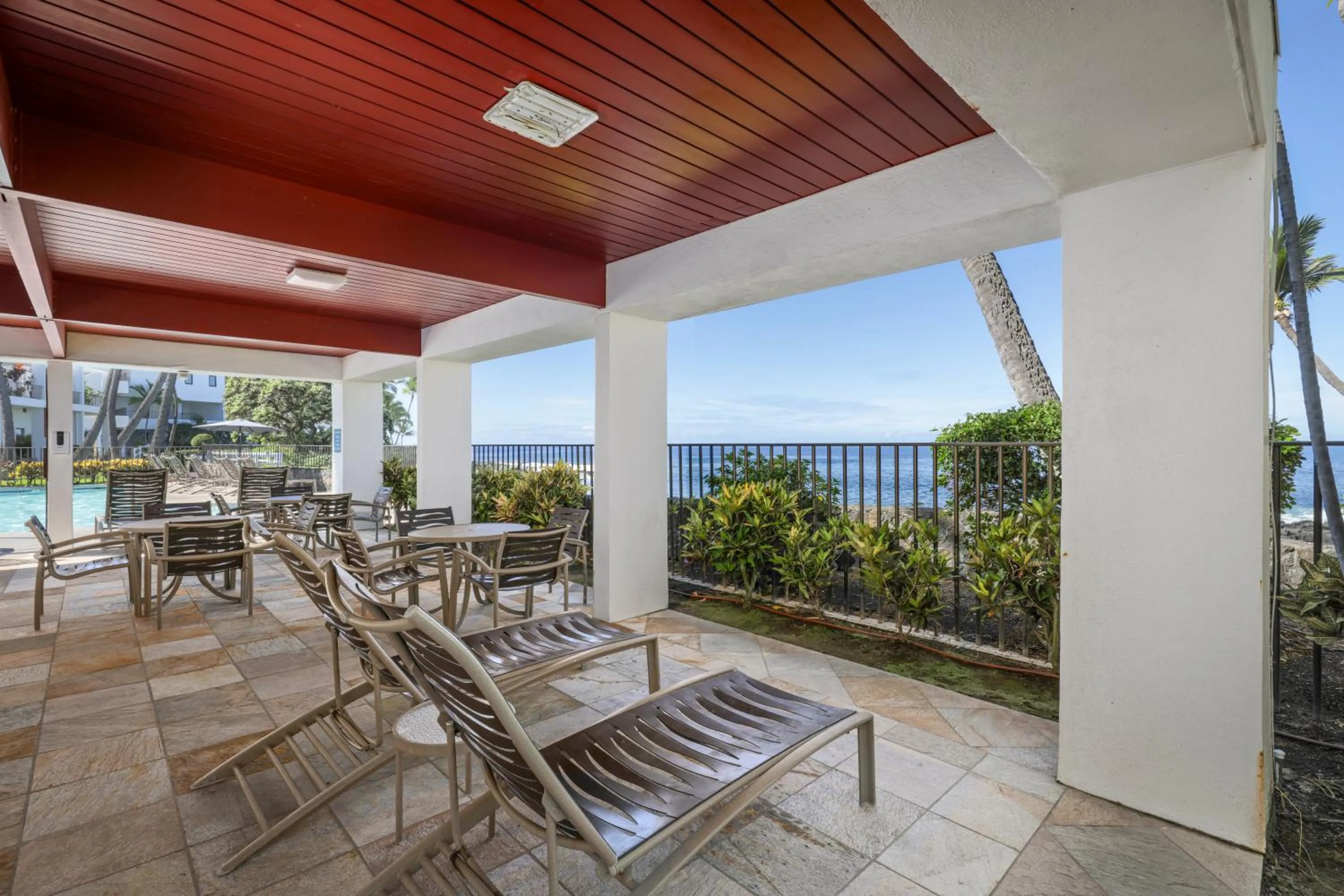 Pool view in Royal Sea Cliff Kona by OUTRIGGER