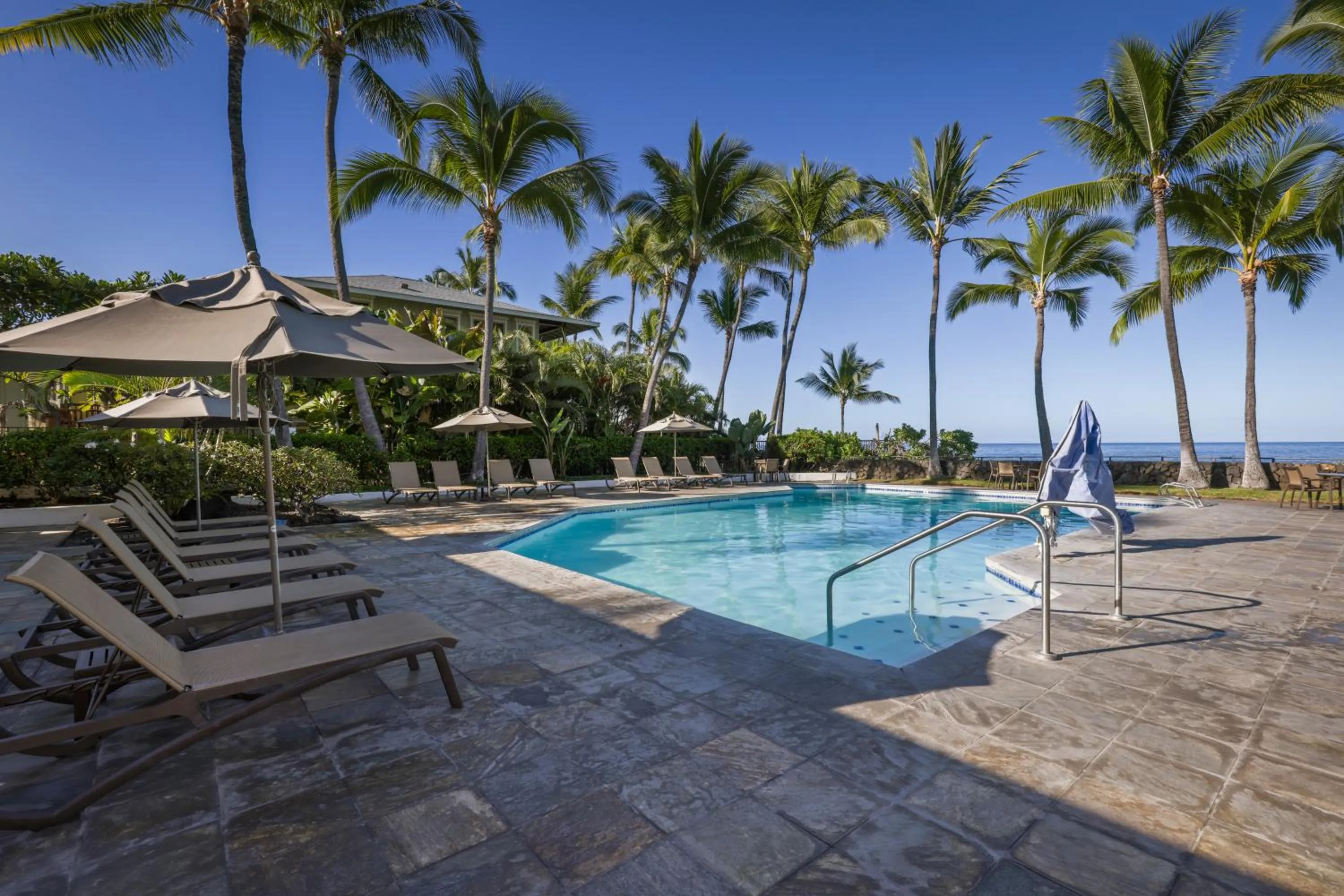 Swimming pool in Royal Sea Cliff Kona by OUTRIGGER