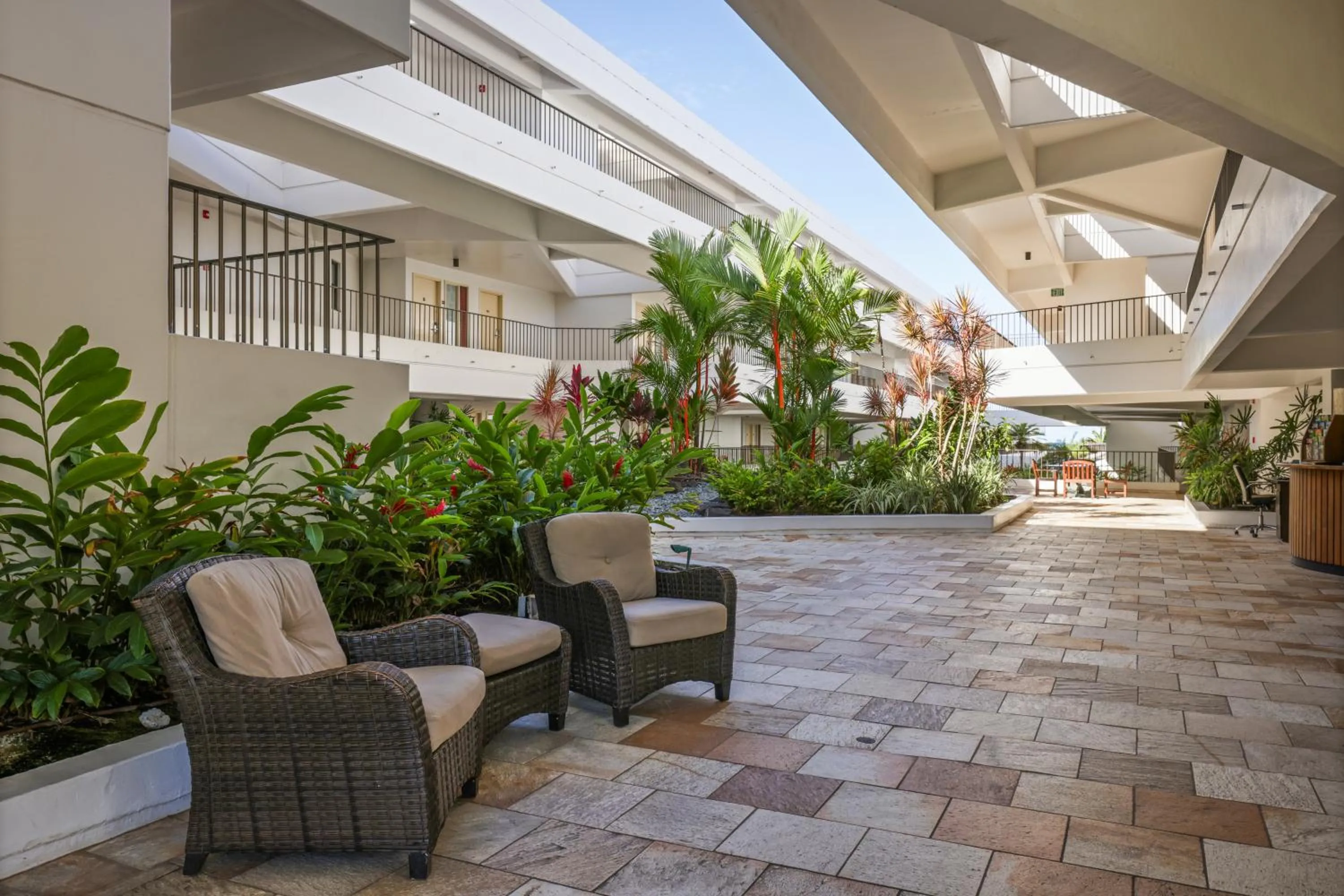 Lobby or reception in Royal Sea Cliff Kona by OUTRIGGER