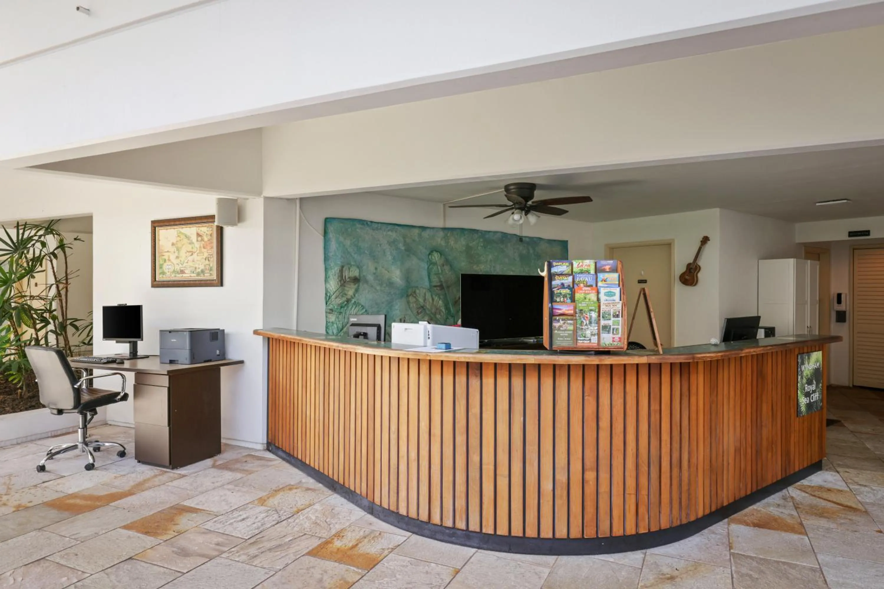 Lobby or reception in Royal Sea Cliff Kona by OUTRIGGER