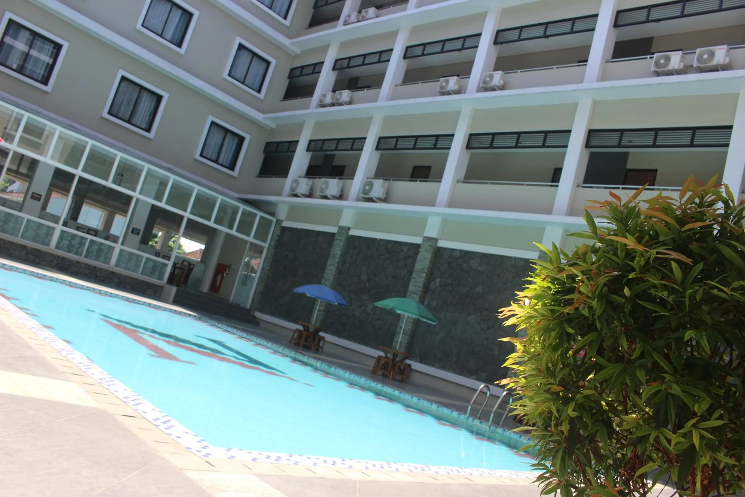 Swimming pool in Hotel Nalendra Plaza Subang