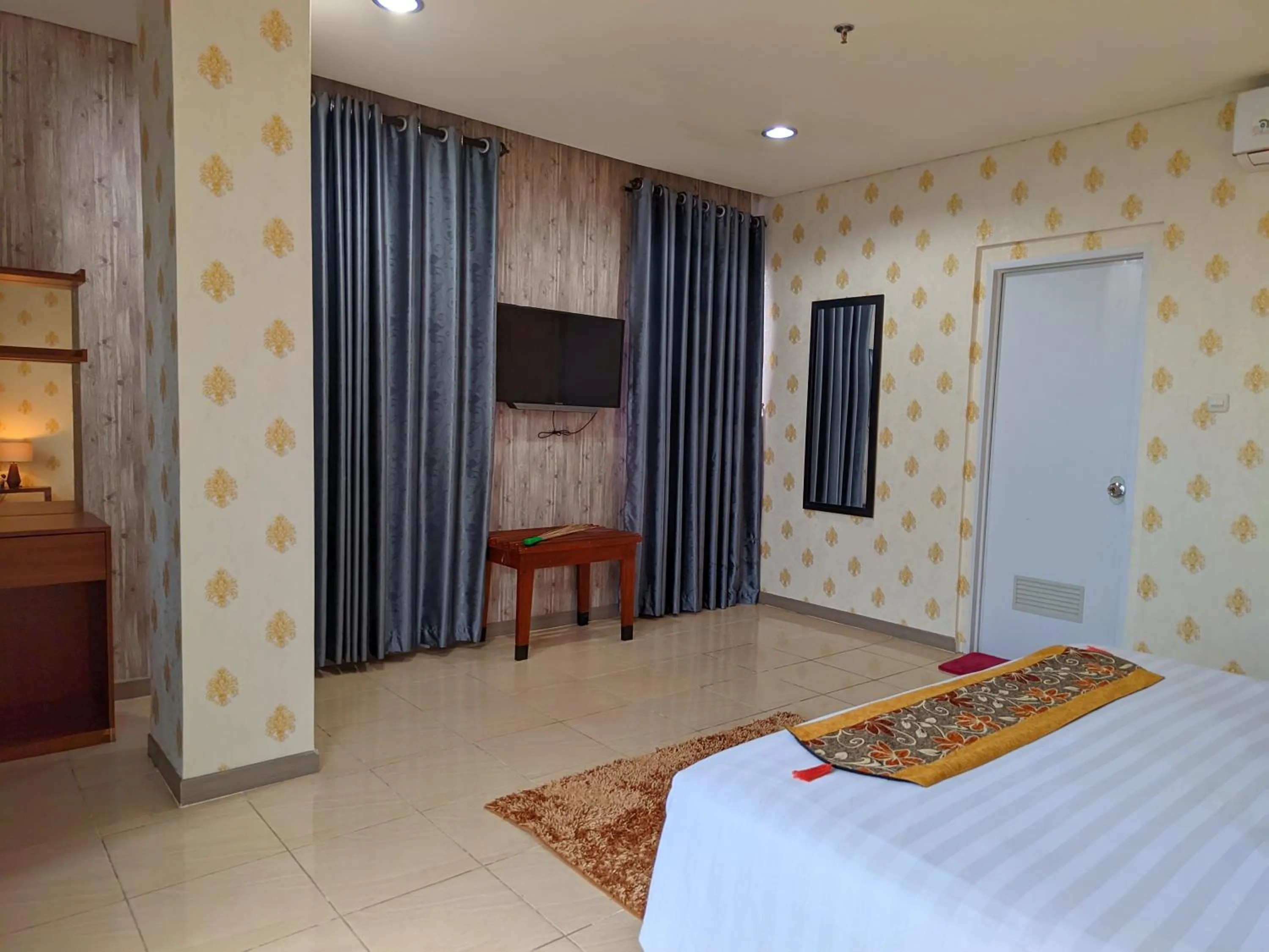 TV and multimedia, Bed in Hotel Nalendra Plaza Subang