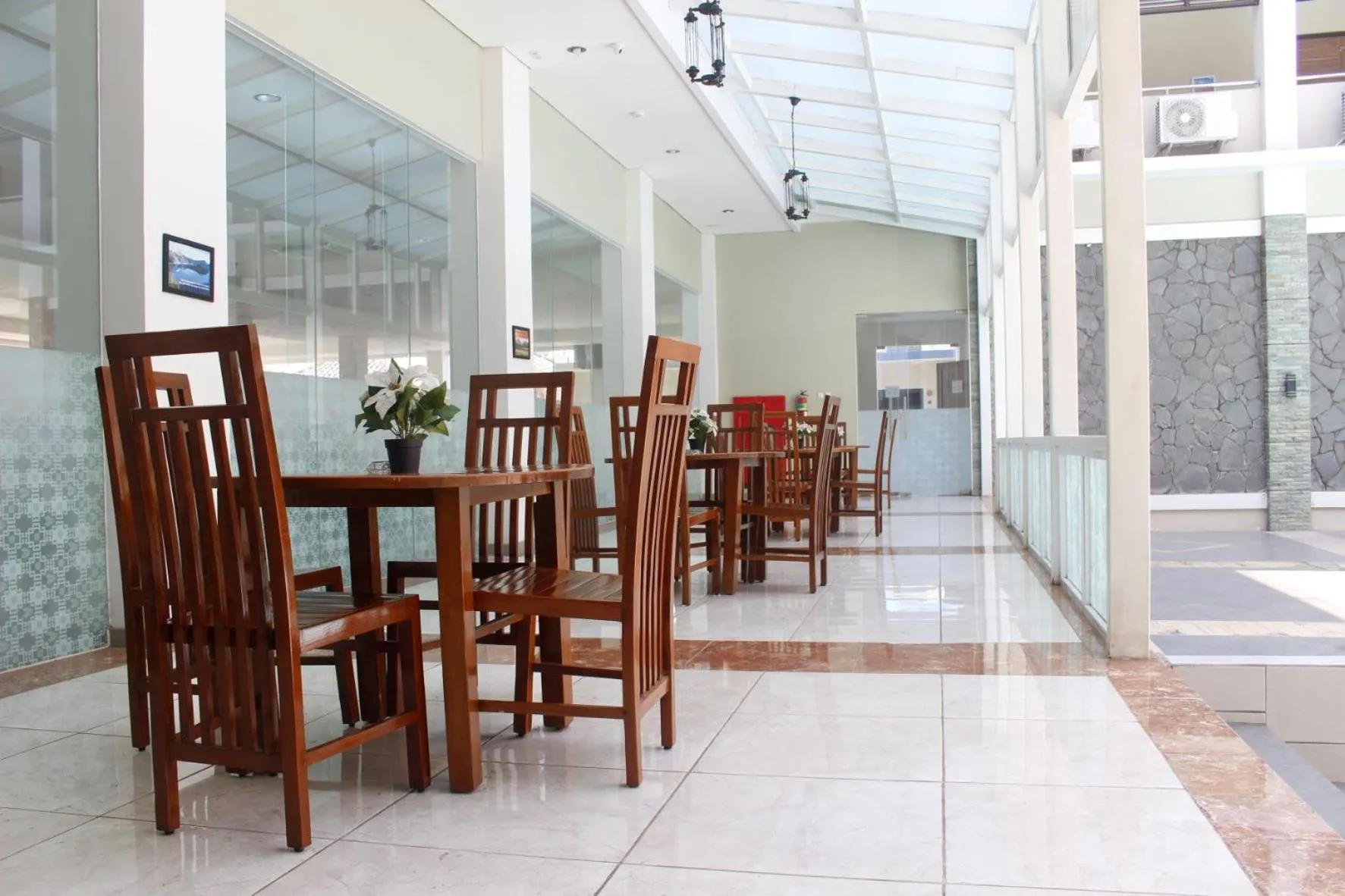 Restaurant/places to eat in Hotel Nalendra Plaza Subang